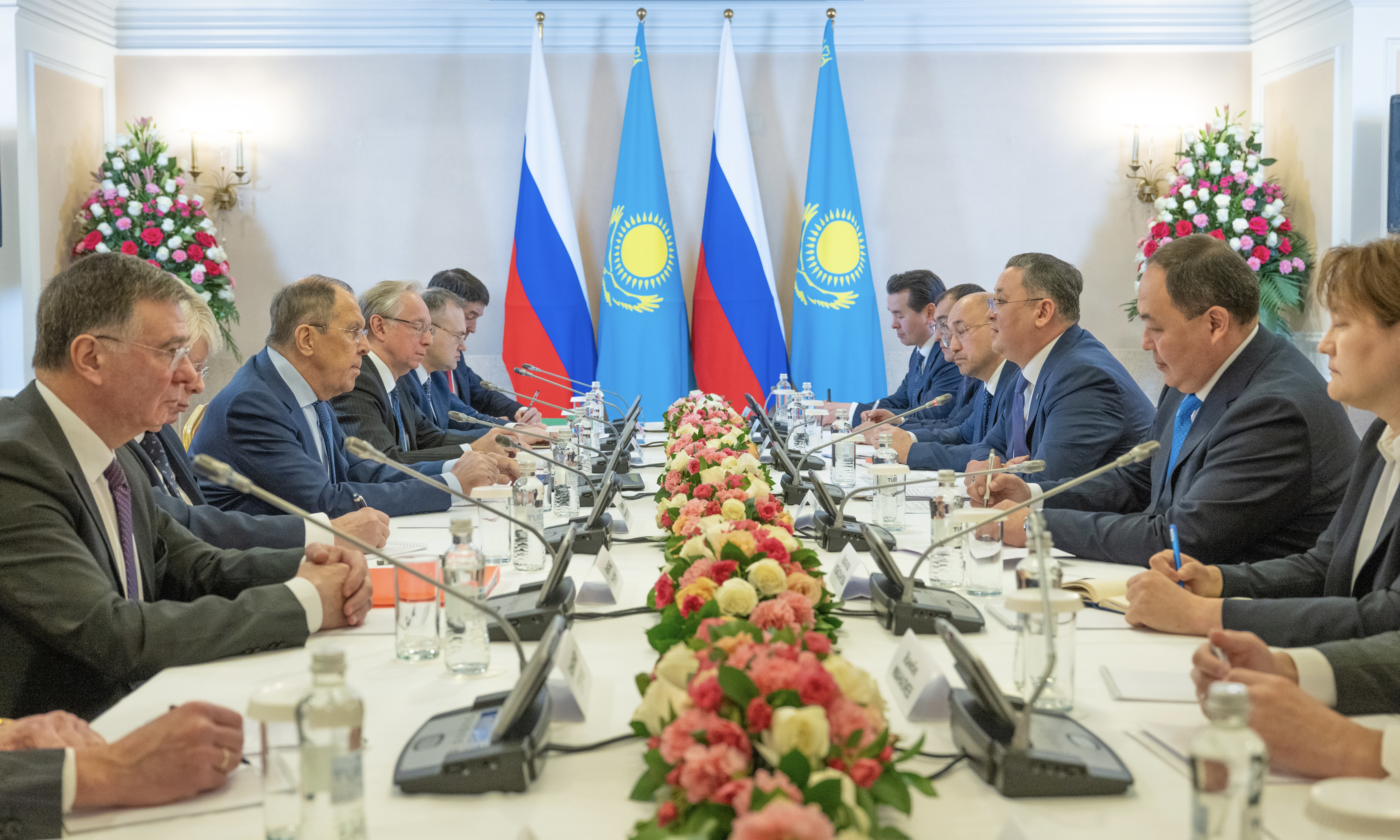 Главы МИД Казахстана и России провели переговоры в Алматы