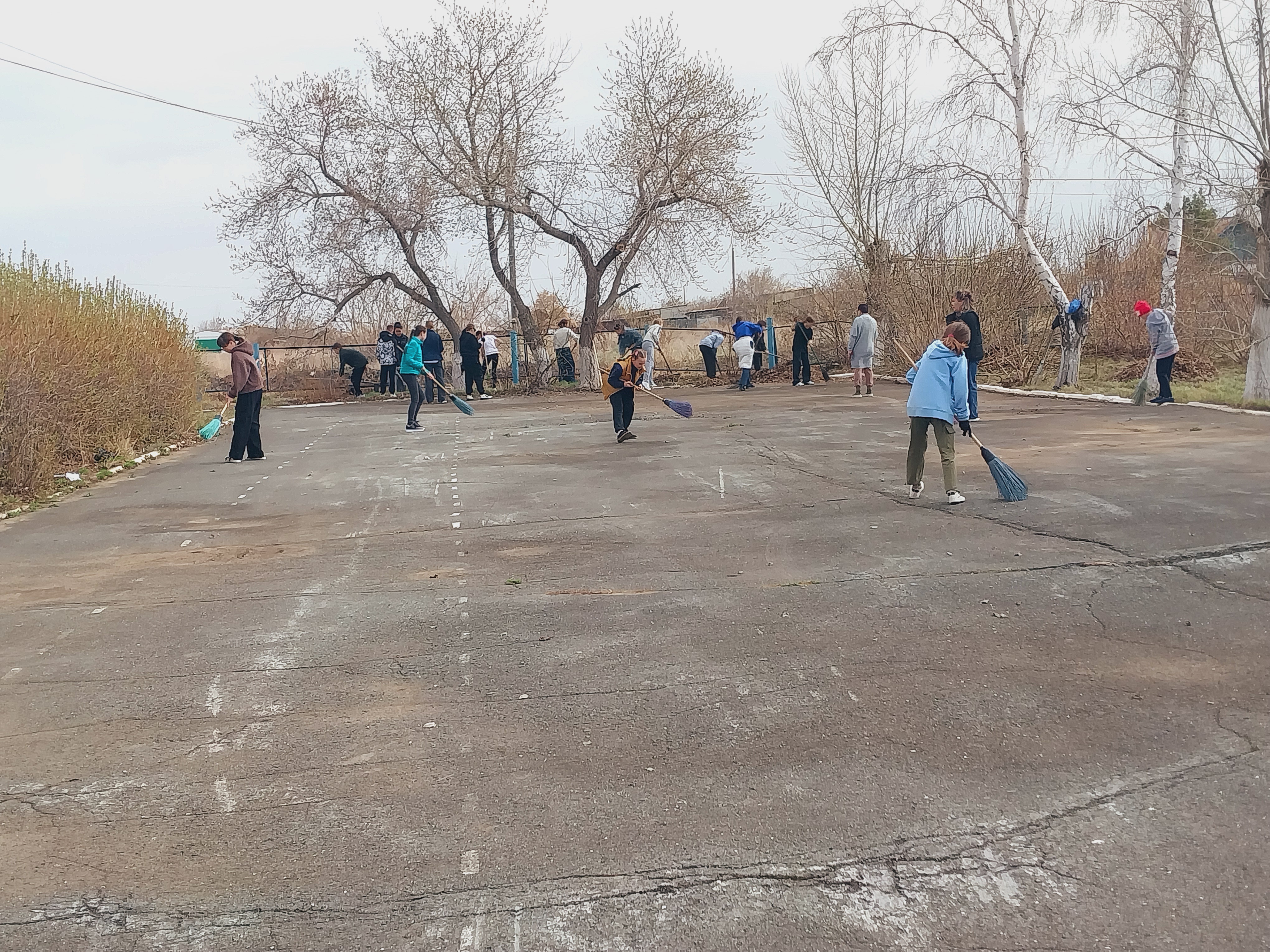 "Таза Қазақстан" республикалық бағдарламасы аясында Антонов негізгі орта мектебінде жалпымектептік сенбілік өтті.