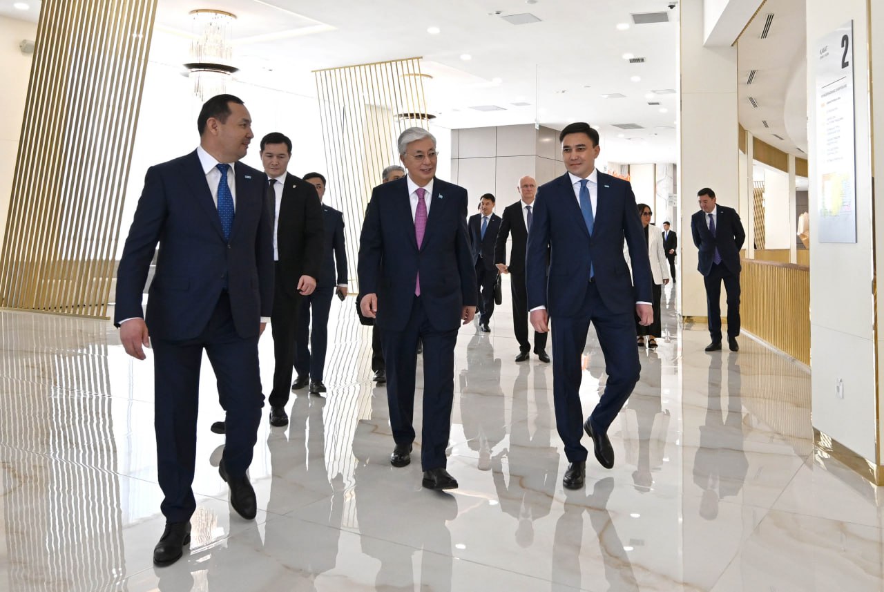 МЕМЛЕКЕТ БАСШЫСЫ TULIP HALL КӨПФУНКЦИОНАЛДЫ КЕШЕНІНЕ БАРДЫ