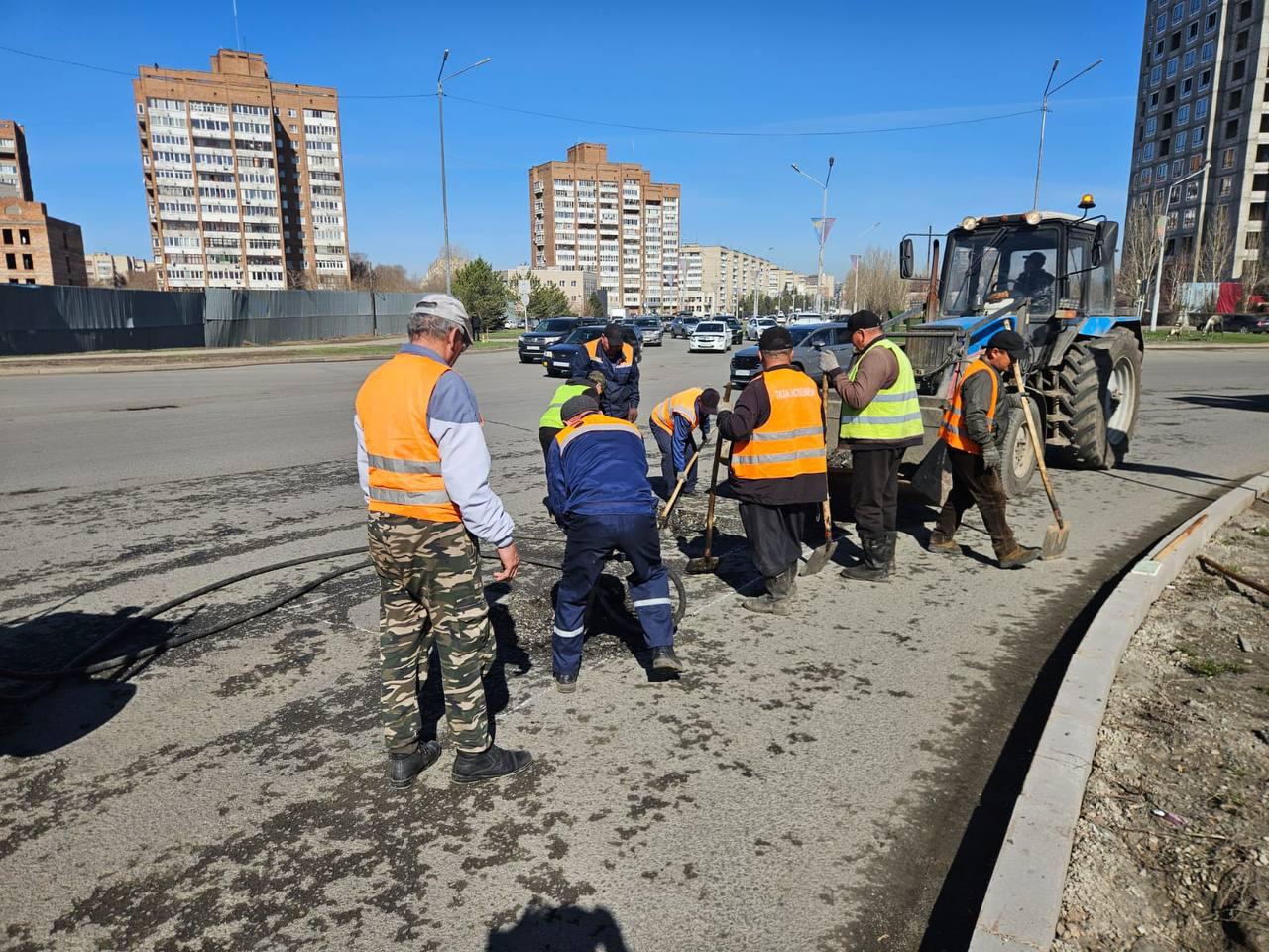 Өскемен қаласында жолдарды шұңқырлы жөндеу жұмыстары жалғасуда