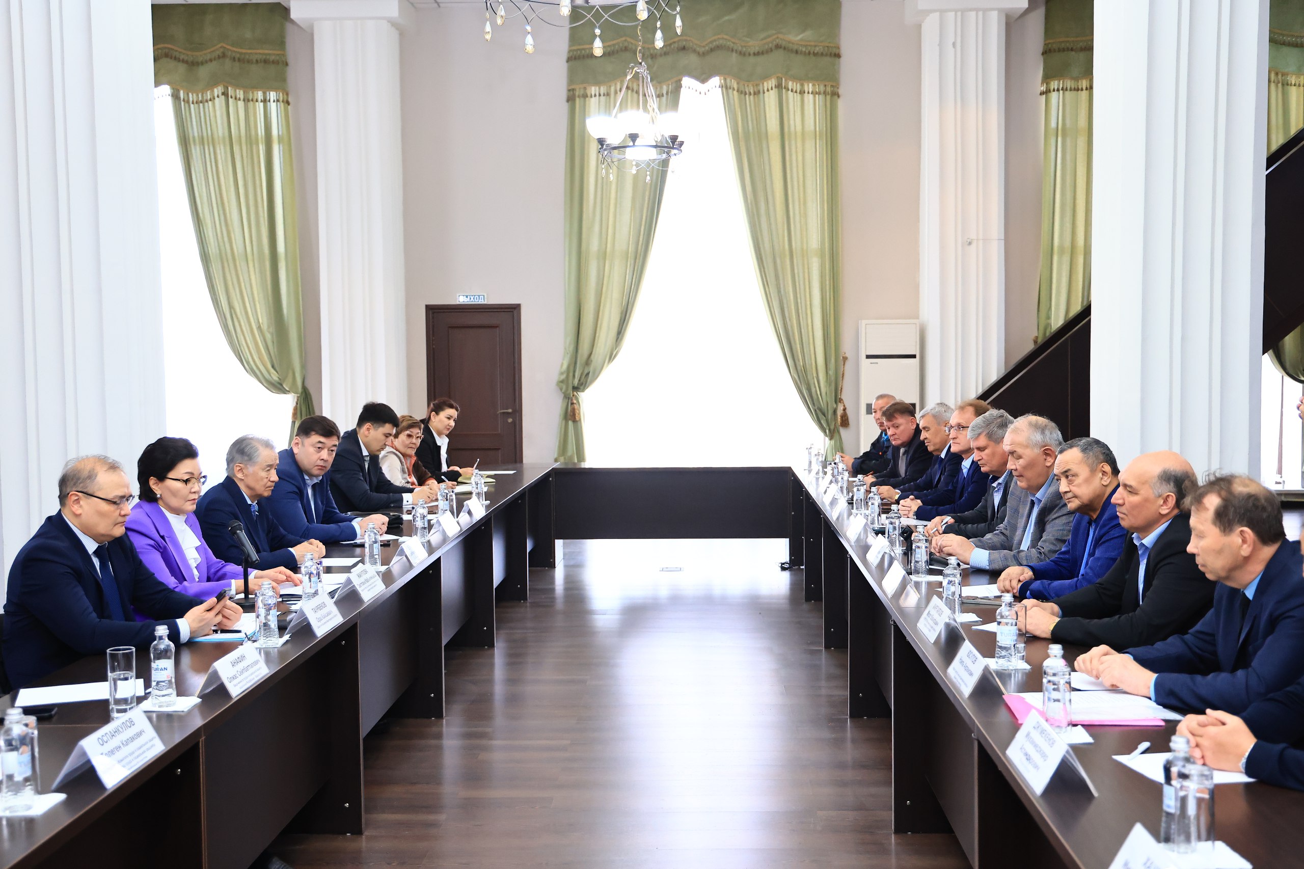 С. Жакупова провела встречу с регрессниками в Темиртау