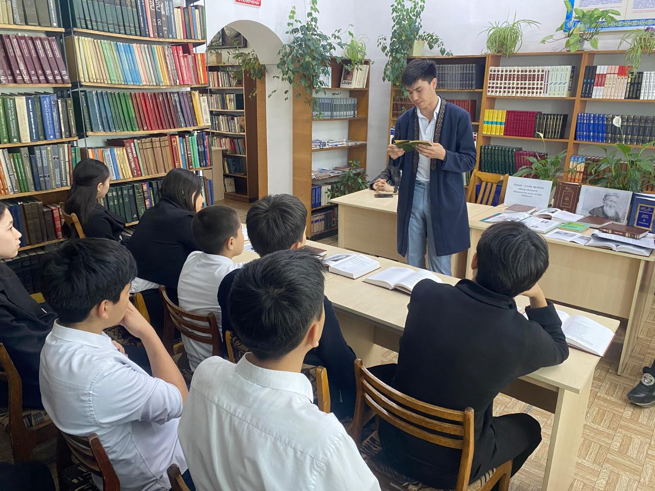 Ақын - елдің ардағы