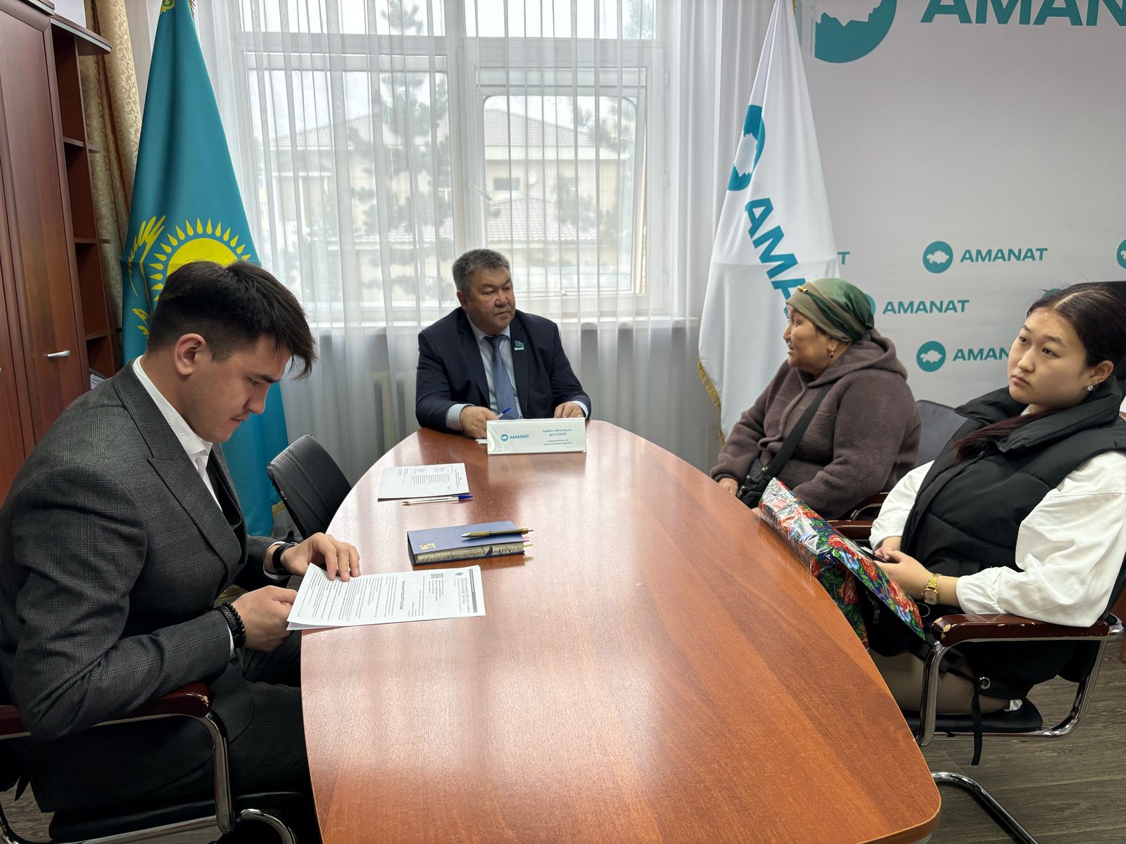 Ақмола облыстық мәслихатының төрағасы азаматтарды жеке қабылдады