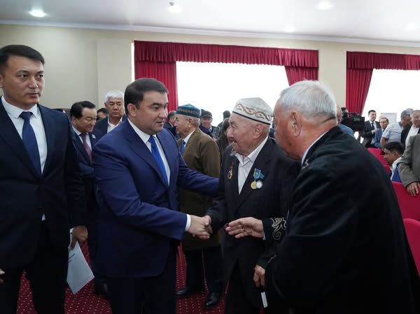 ТҮРКІСТАН: САУРАН ТҰРҒЫНДАРЫМЕН КЕЗДЕСУДЕ АУДАНДЫ ДАМЫТУ БАҒЫТТАРЫ ТАЛҚЫЛАНДЫ