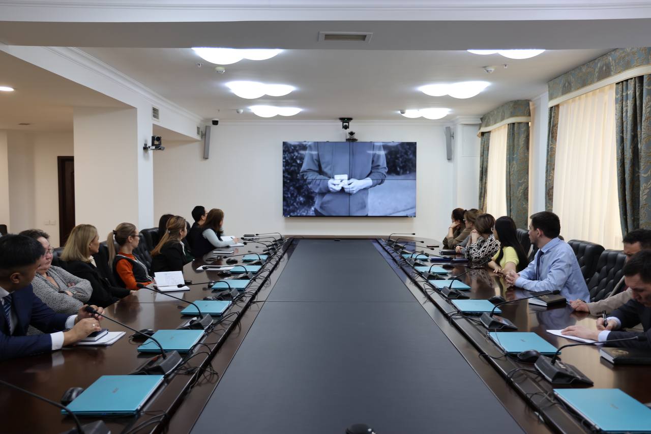 Жоғары Сот Кеңесі аппаратының Әдеп жөніндегі уәкілі Салима Салимжанова ойынға тәуелділіктің қоғамға теріс әсерін төмендету жөніндегі іс-шаралар шеңберінде "Мемлекеттік қызметшілер арасында Лудомания" семинарын өткізді.