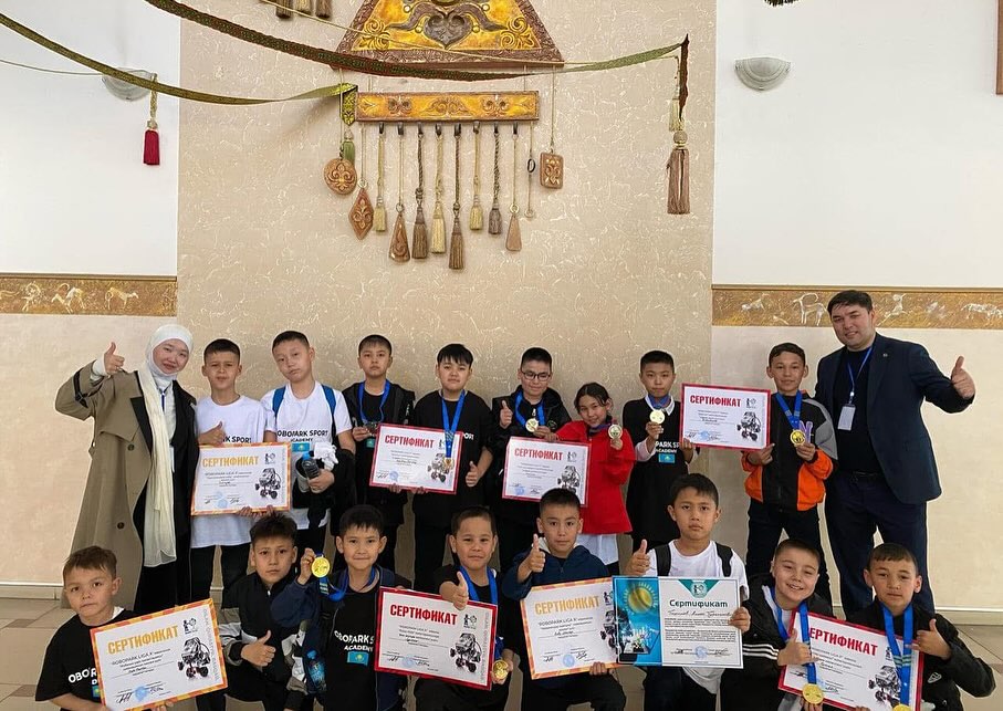 КЕНТАУЛЫҚ ОҚУШЫЛАР РЕСПУБЛИКАЛЫҚ РОБОТОТЕХНИКА САЙЫСЫНДА БАС ЖҮЛДЕ АЛДЫ