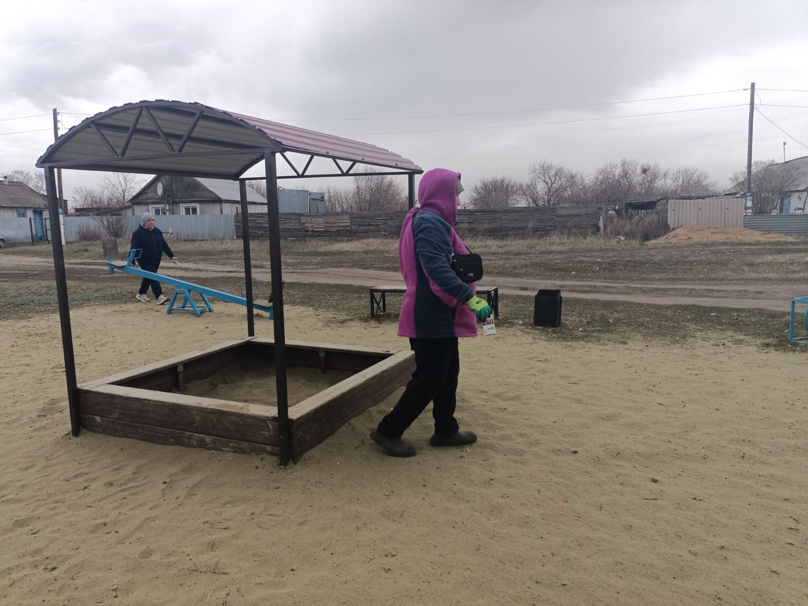 Бүгін Жданов ауылдық округінде сенбілік өткізіліп, әкімдіктің, балалар алаңының аумағындағы қоқыстардан тазарту бойынша іс-шаралар өткізілді. #ТазаҚазақстан