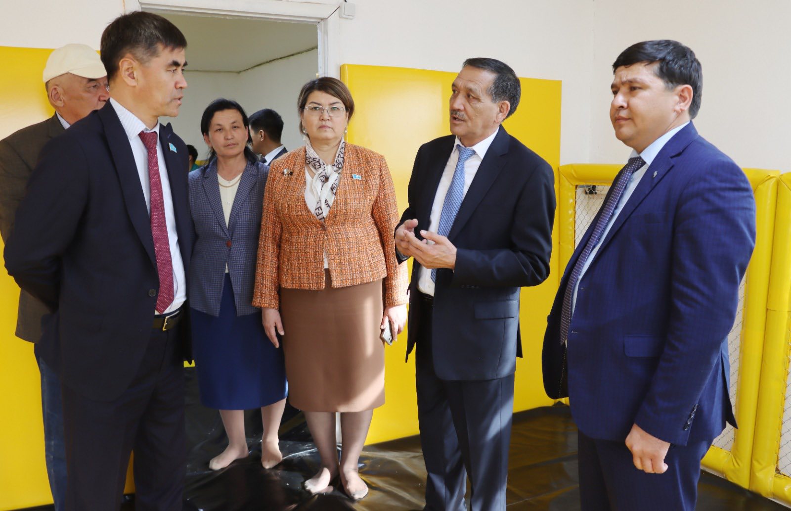 "Қазақстан халқына" қорының демеушілігімен спорт клубы жабдықталды