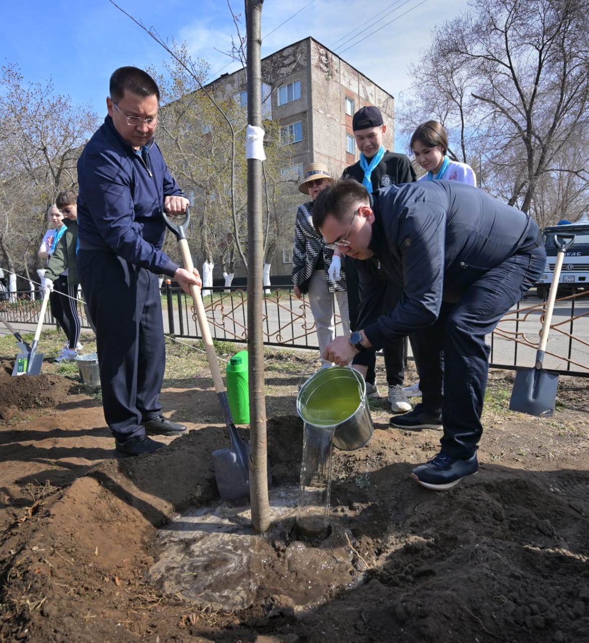 Павлодар Ертіс өңірінің мыңдаған тұрғыны ел президенті Қасым-Жомарт Тоқаевтың бастамасы «Таза Қазақстан» тұжырымдамасын іске асыру аясында жалпы облыстық сенбілікке шықты