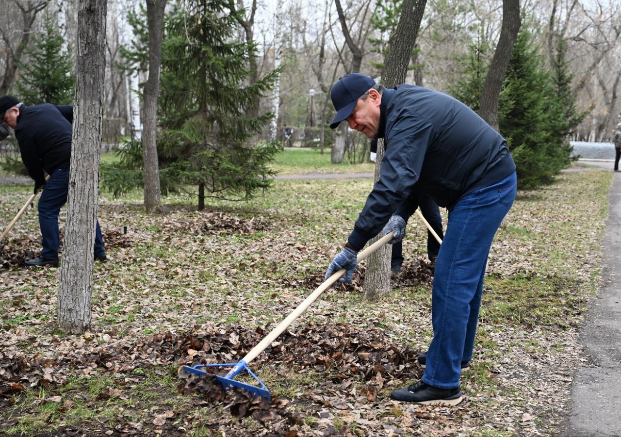 СҚО әкімі жалпықалалық сенбілікке қатысты