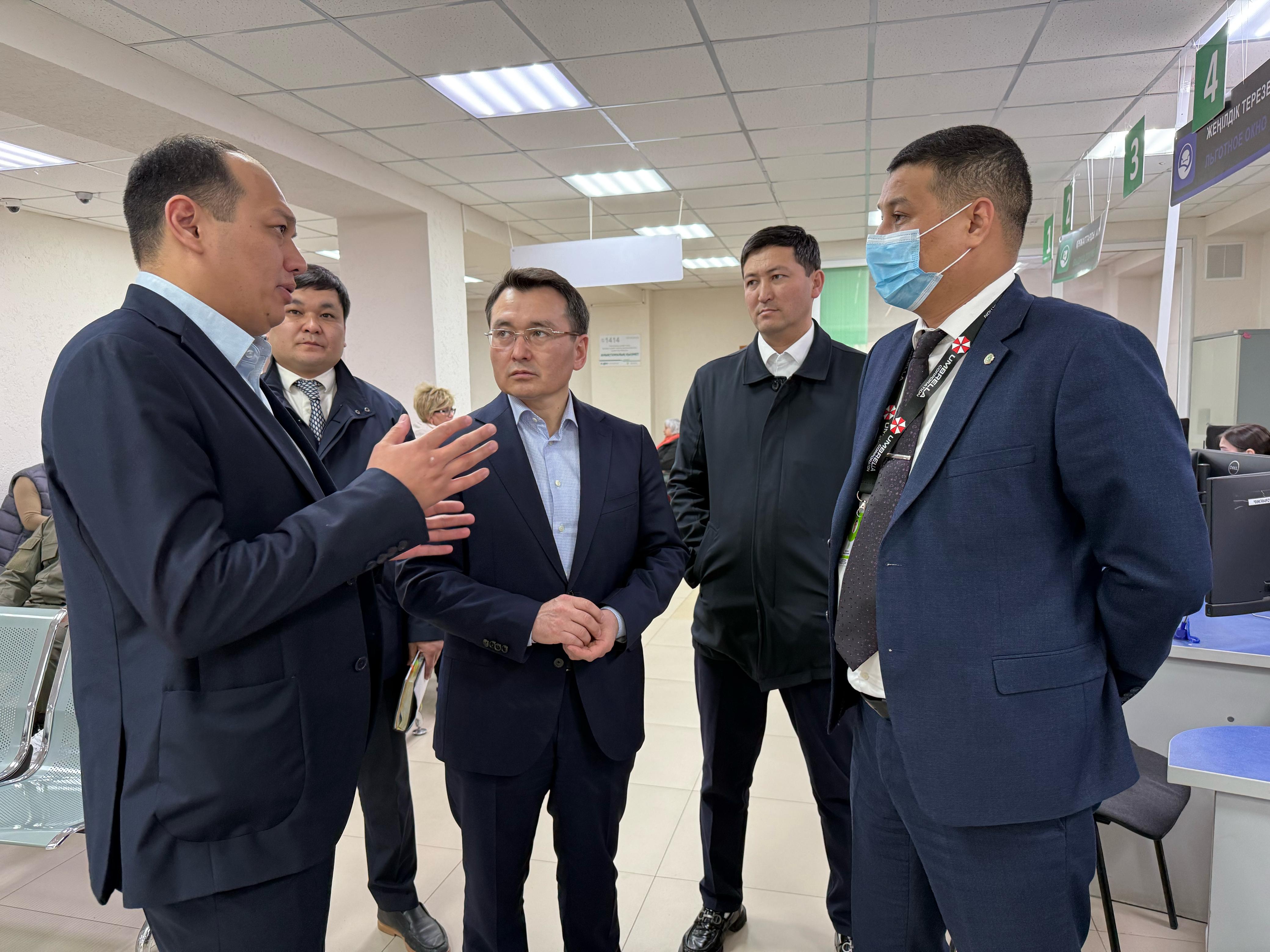 Қала әкімі Халыққа қызмет көрсету орталығын (ХҚКО) және пайдаланылмай тұрған сауда нысандарын аралады.