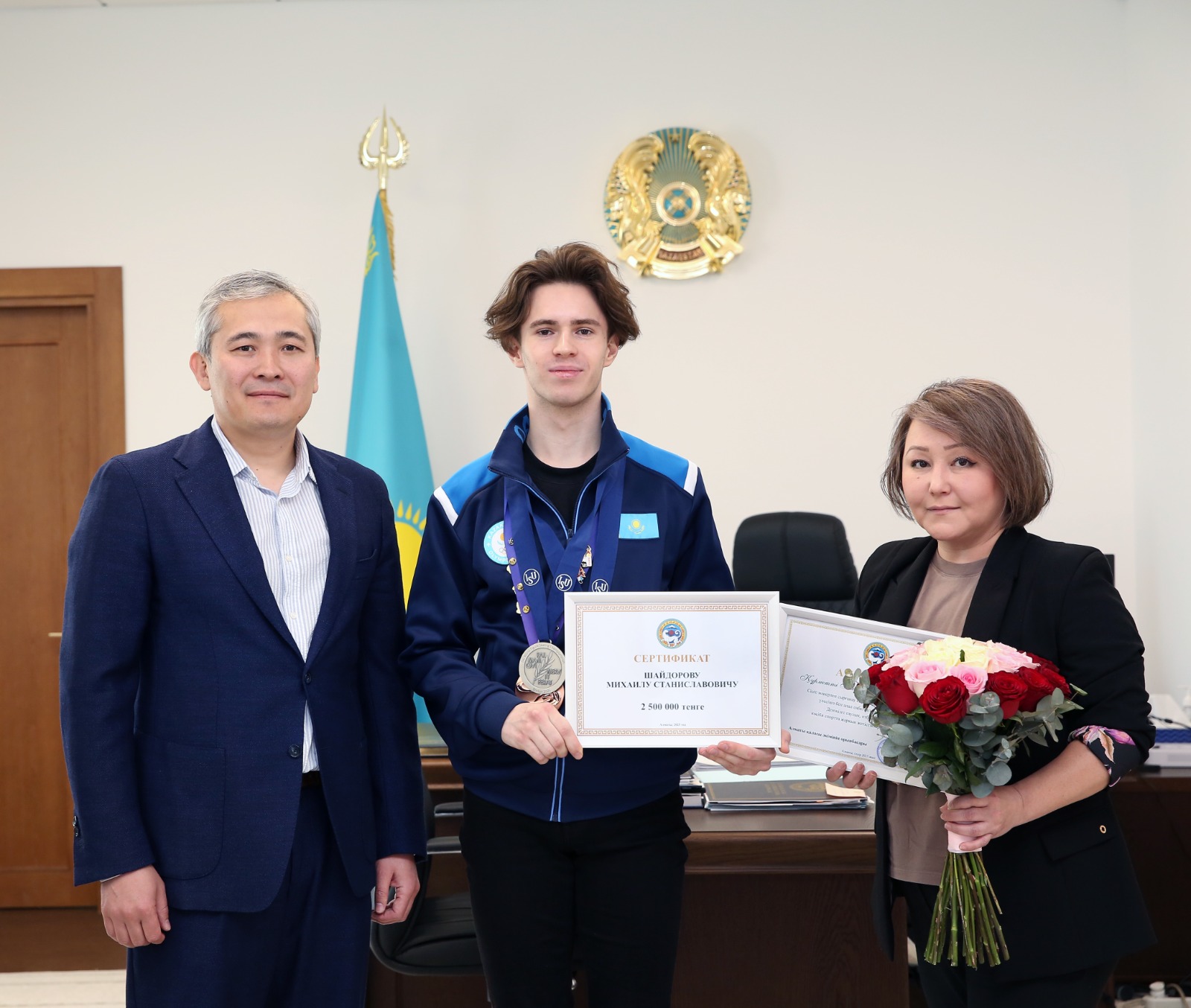 Мұз айдынындағы жеңіс: Алматы әкімдігі Михаил Шайдоровты құттықтады