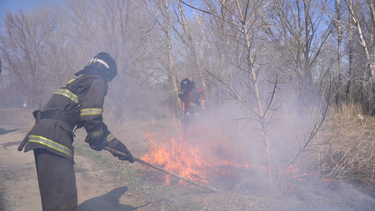 ШҚО-да өрт сөндірушілер 150-ден астам шөптің өртену жағдайларын жойды