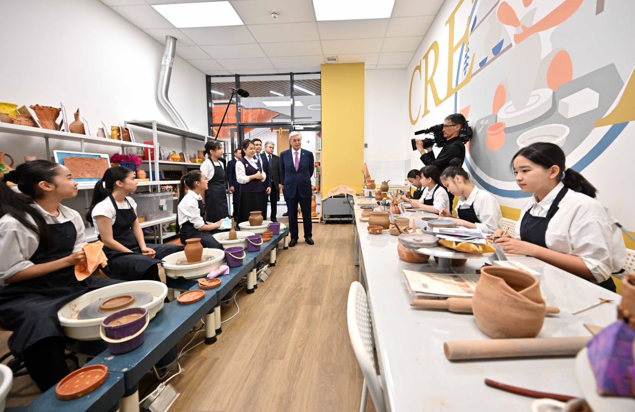 Қасым-Жомарт Тоқаев №2 Оқушылар сарайын аралап көрді