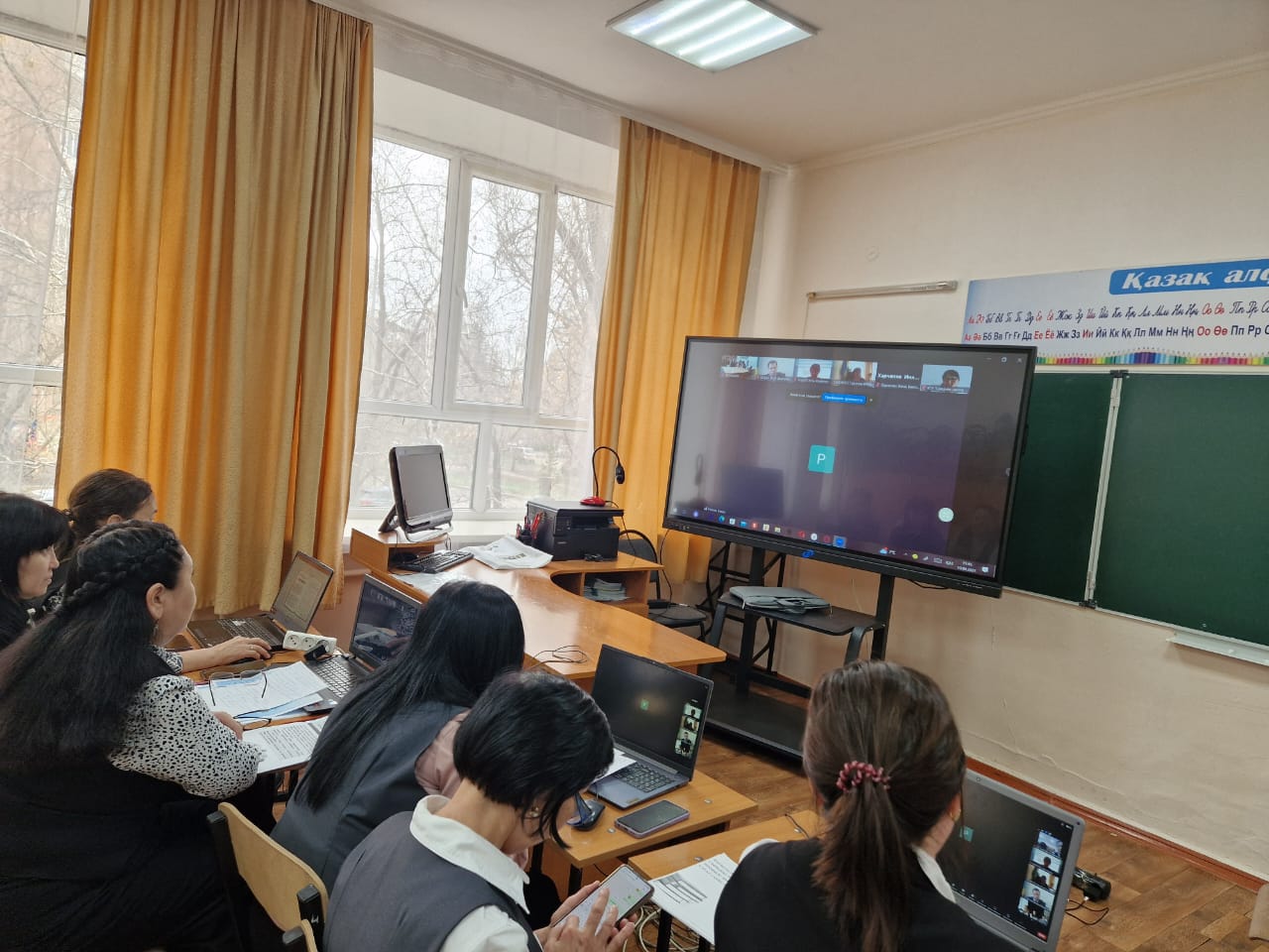 Авторлық бағдарламалармен жұмыс тәжірибесін тарату бойынша облыстық вебинар