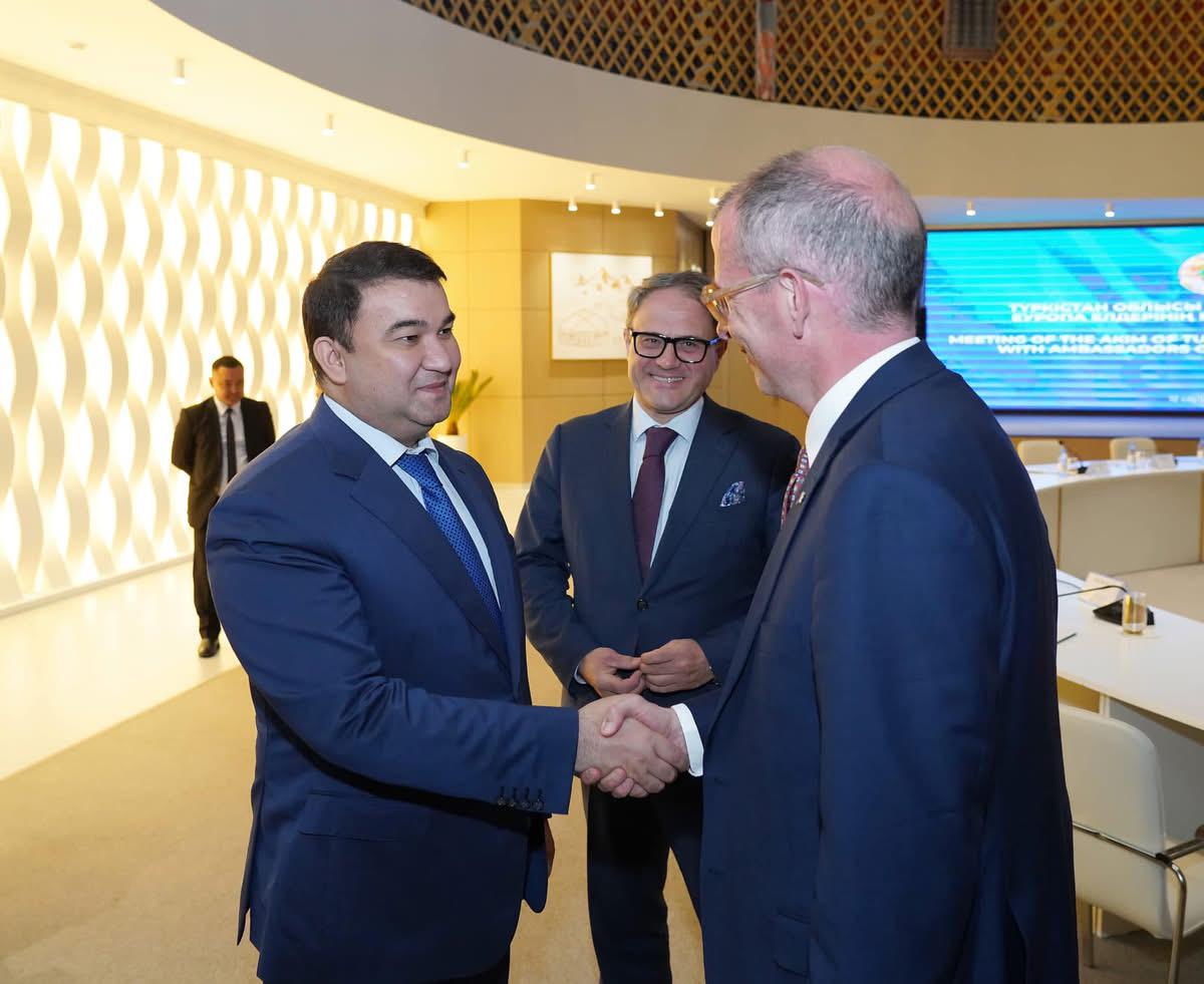 ТҮРКІСТАН ОБЛЫСЫНЫҢ ӘКІМІ ЕУРОПА ЕЛДЕРІНІҢ 20-ҒА ЖУЫҚ ЕЛШІСІМЕН КЕЗДЕСТІ