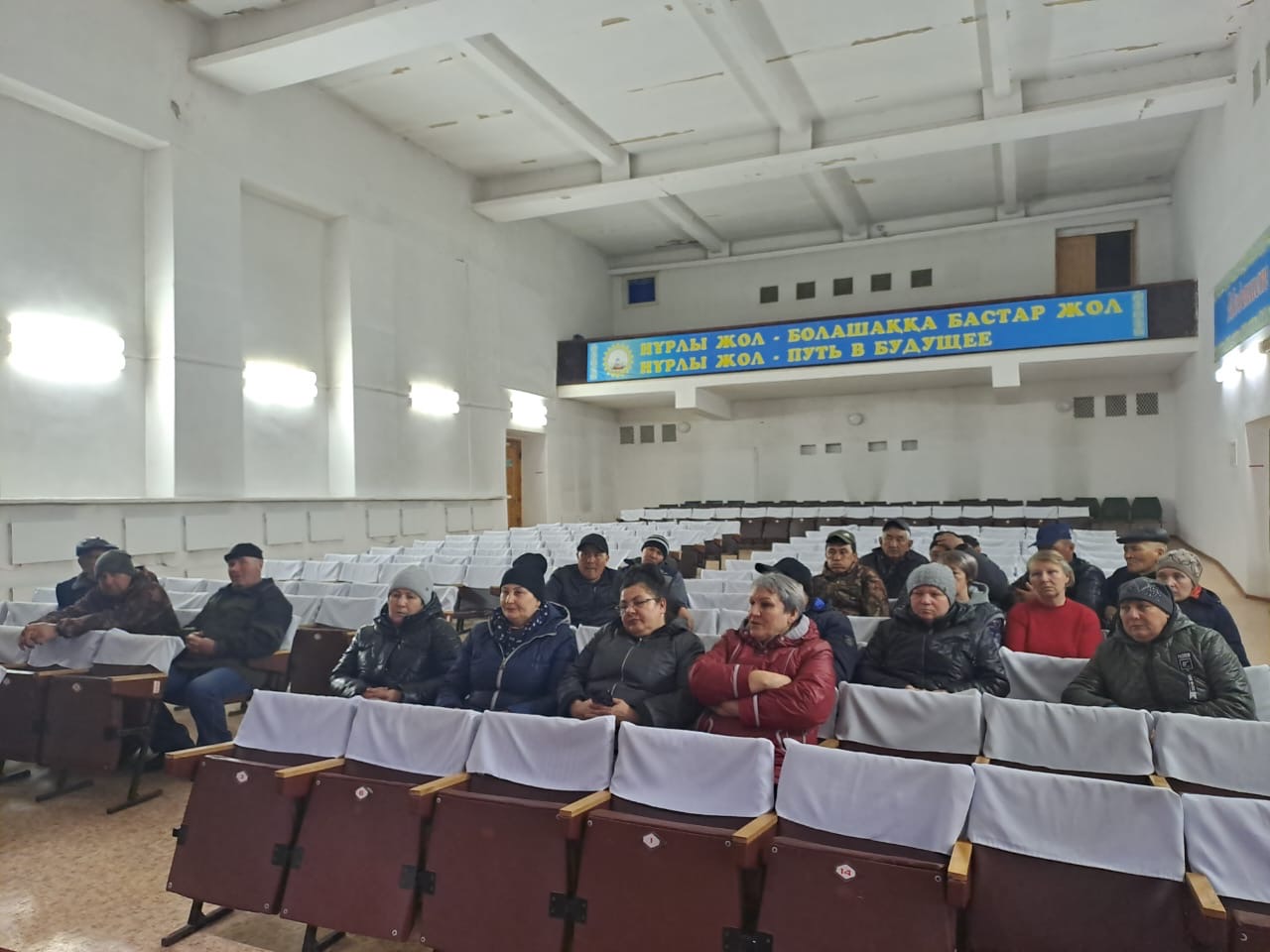 Көктем-жаз кезеңінде мал жаюға қатысты округ тұрғындарымен жиын