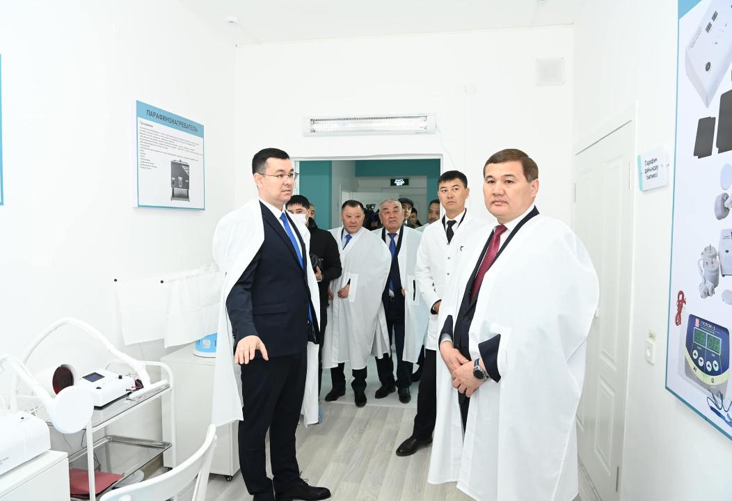Глава региона ознакомился с работой отделений паллиативной медицинской помощи и реабилитации в Сырдаринском районе