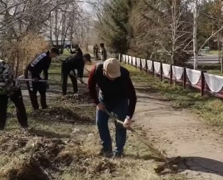 ✨Сегодня в Успенском районе в рамках республиканской экологической акции «Таза Қазақстан» организован субботник.