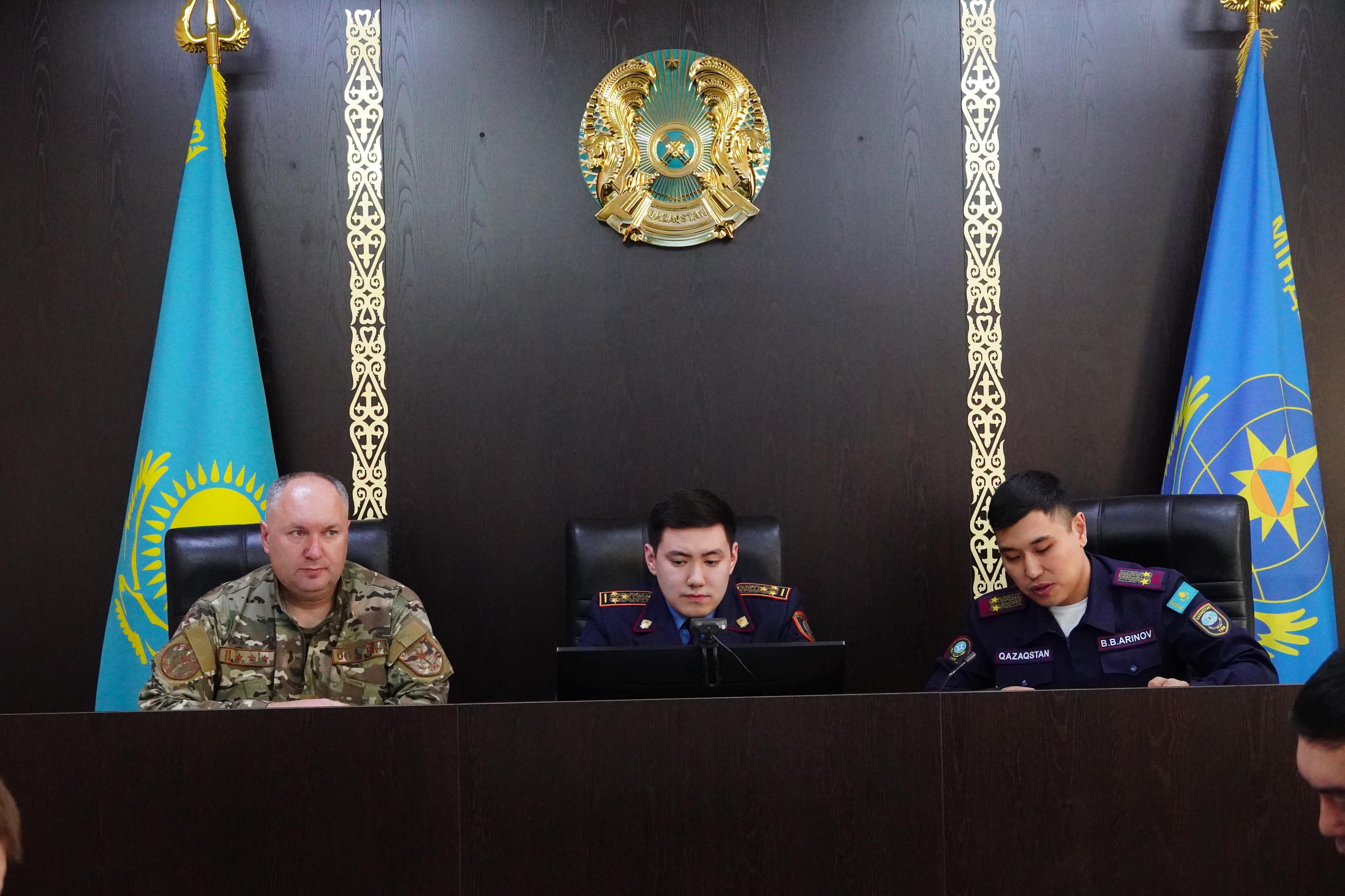 Сыбайлас жемқорлыққа қарсы ағарту: Абай облысы ТЖД қызметкерлері қауіптер мен заң талаптарын талқылады