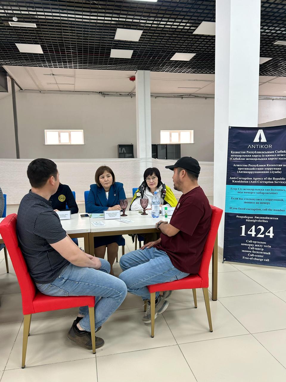 Жемқорлыққа қарсы мобильді топ Атырау облысының тұрғындарына тегін құқықтық көмек көрсетті