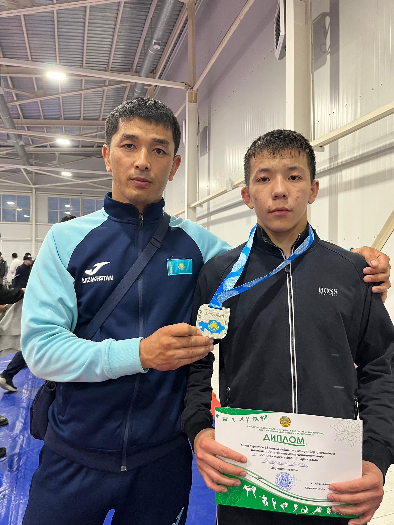 ЕЛ ЧЕМПИОНАТЫНАН КҮМІС ЖҮЛДЕ