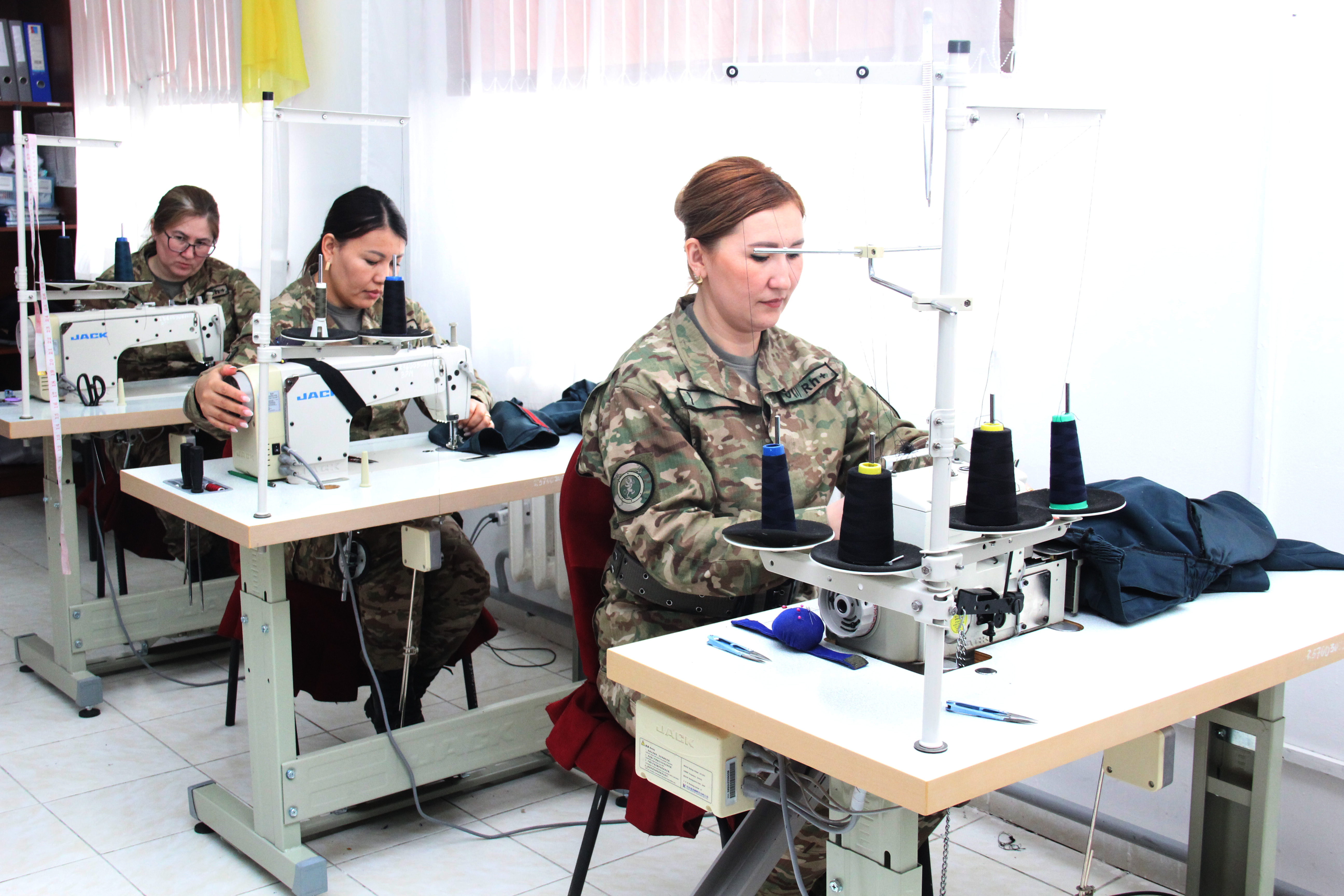 Жеңіс күніне арналған шеруге дайындық: Ұлттық ұлан жауынгерлерінің салтанатты киімдері әзірленуде
