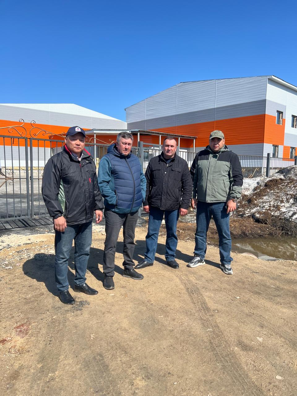 Жақсы аудандық мәслихатының депутаттары Жақсы ауылында дене шынықтыру-сауықтыру кешенінің құрылысына мониторинг жүргізді