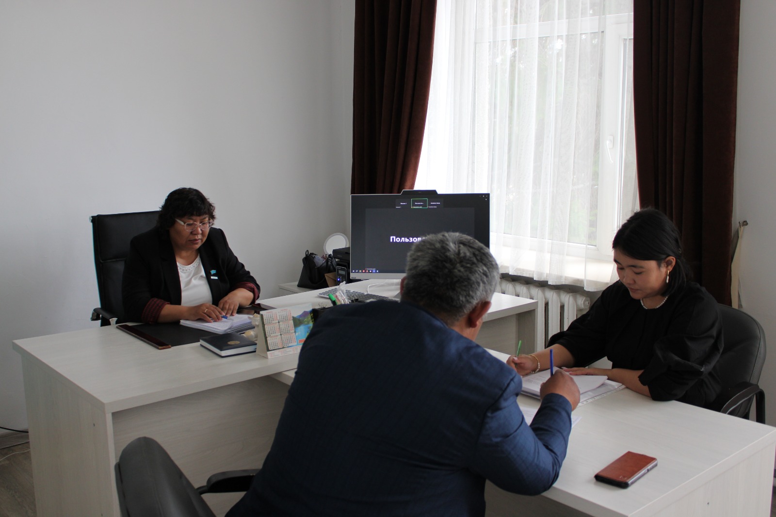 Үлкен Нарын ауданы мәслихатының депутаттық өкілеттіктер, әдеп және заңдылық мәселелері жөніндегі тұрақты комиссиясының отырысы