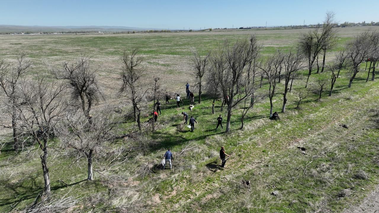 Жуалы аудын Б.Момышұлы ауылында «Таза Қазақстан» акциясы аясында сенбілік жұмыстары өткізілді.