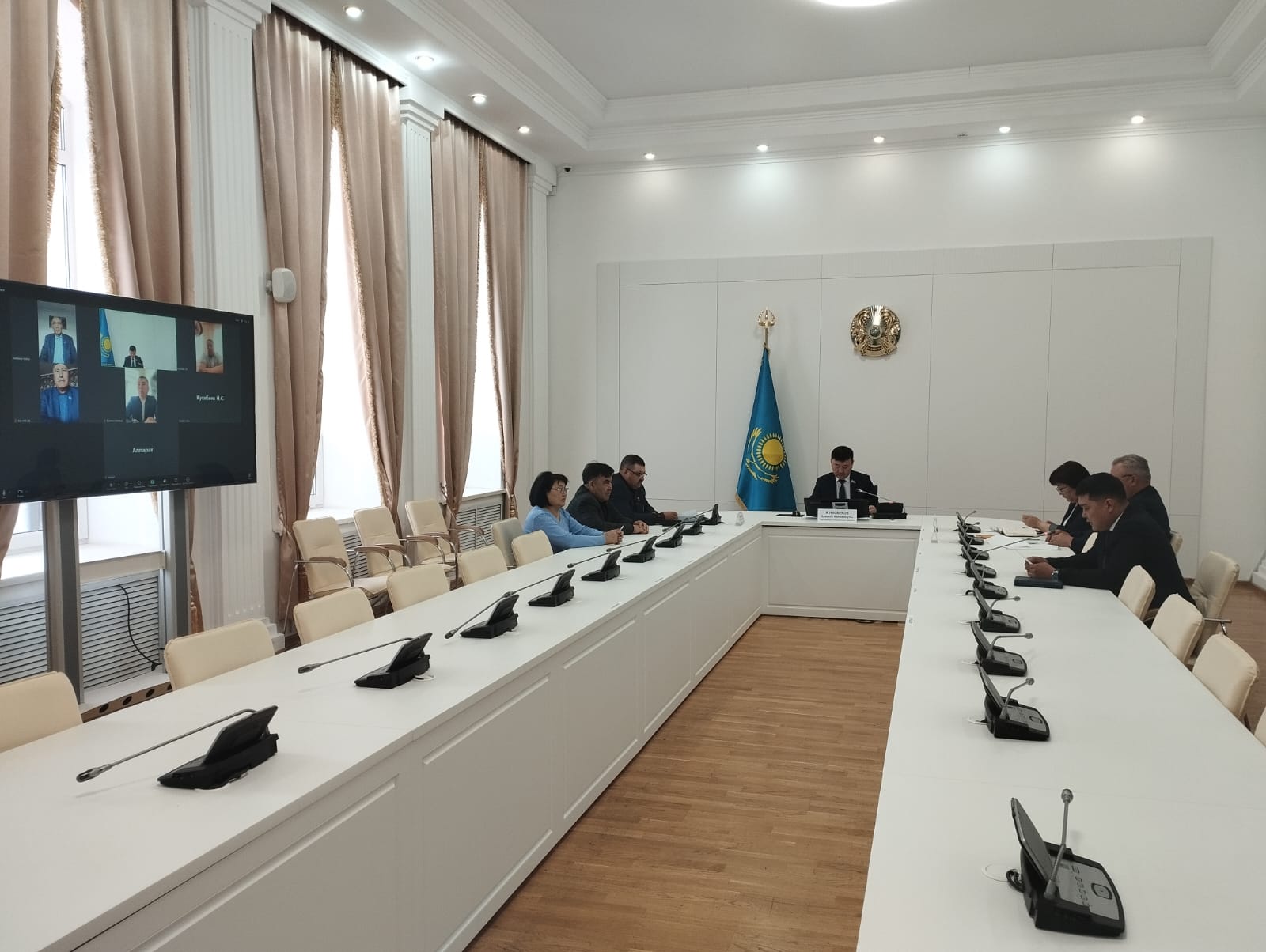 Нұра аудандық мәслихатының кезектен тыс XХІ сессиясы