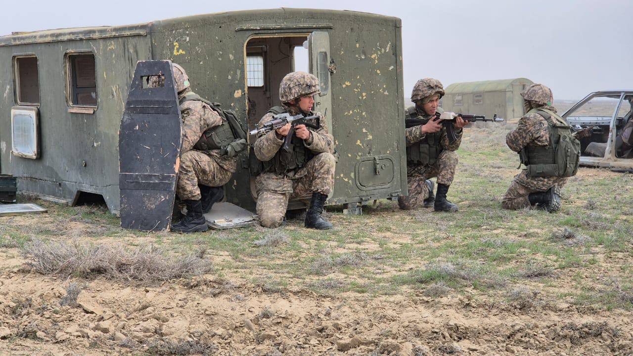Әскери оқу-жаттығулар: Маңғыстау облысындағы ауыл шартты лаңкестерден тазартылды