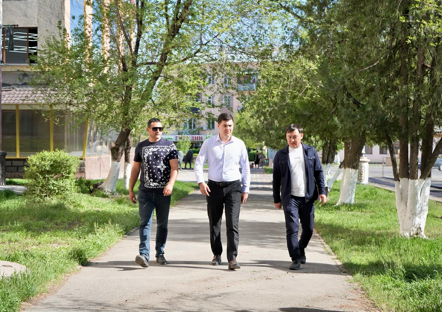 КЕНТАУ ҚАЛАСЫНДА ЖОЛ ЖӨНДЕУ ЖҰМЫСТАРЫ ЖҮРГІЗІЛУДЕ