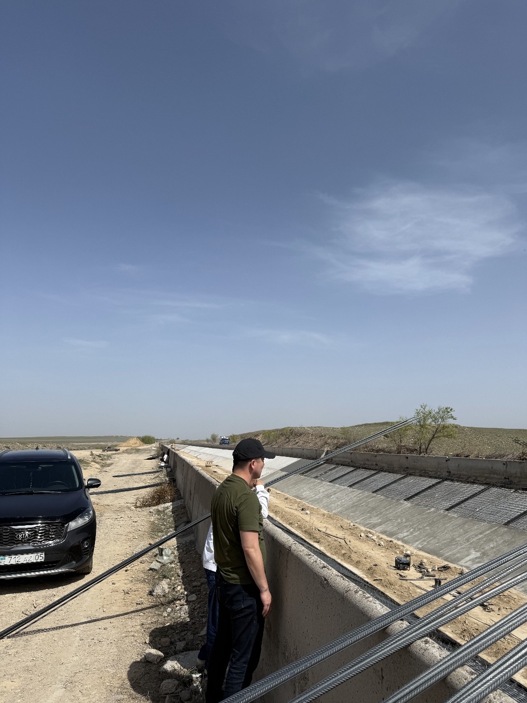 Алматы облысы Еңбекшіқазақ ауданы «Д. Конаев атындағы ҮАК магистральді каналдың апатты аймақтарын реконструкциялау объектісін (ПК-130-дан ПК-138+86-ға дейін; ПК-166+70-тен ПК-170+14-қа дейін; ПК-223-тен ПК-226-ға дейін) жеке тексеру мақсатында Комитет төрағасы Арсен Арманұлы Жақанбаев барды.