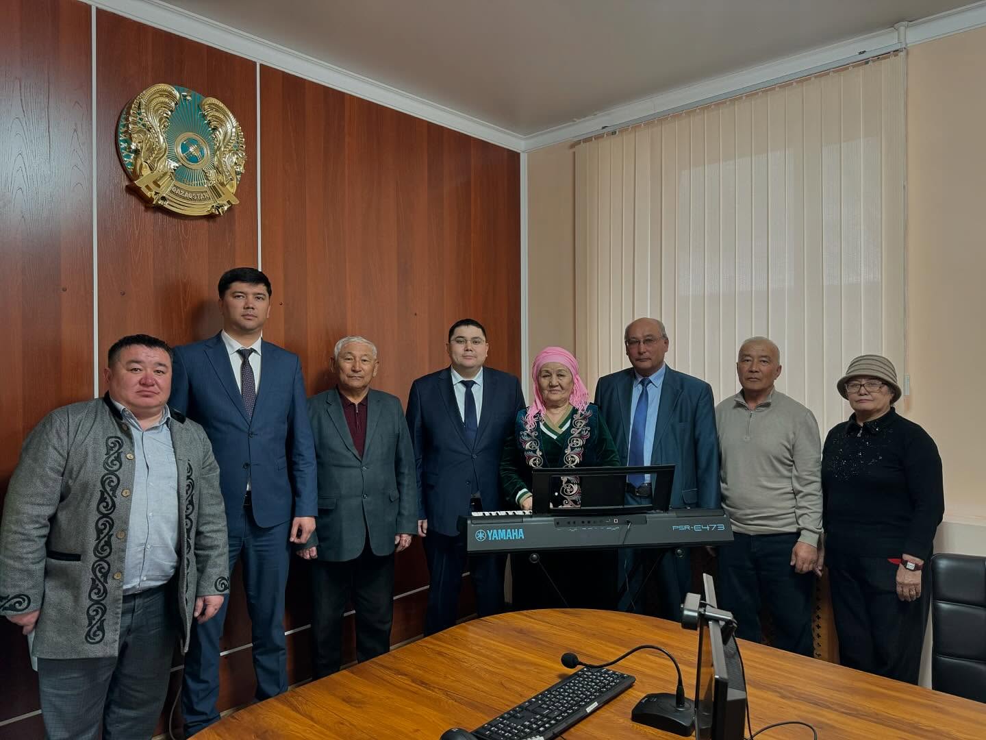 Аудан әкімі «Абай ұлағаты» ардагерлер қоғамдық ұйымына “Yamaha” музыкалық аспабын сыйға тартты.