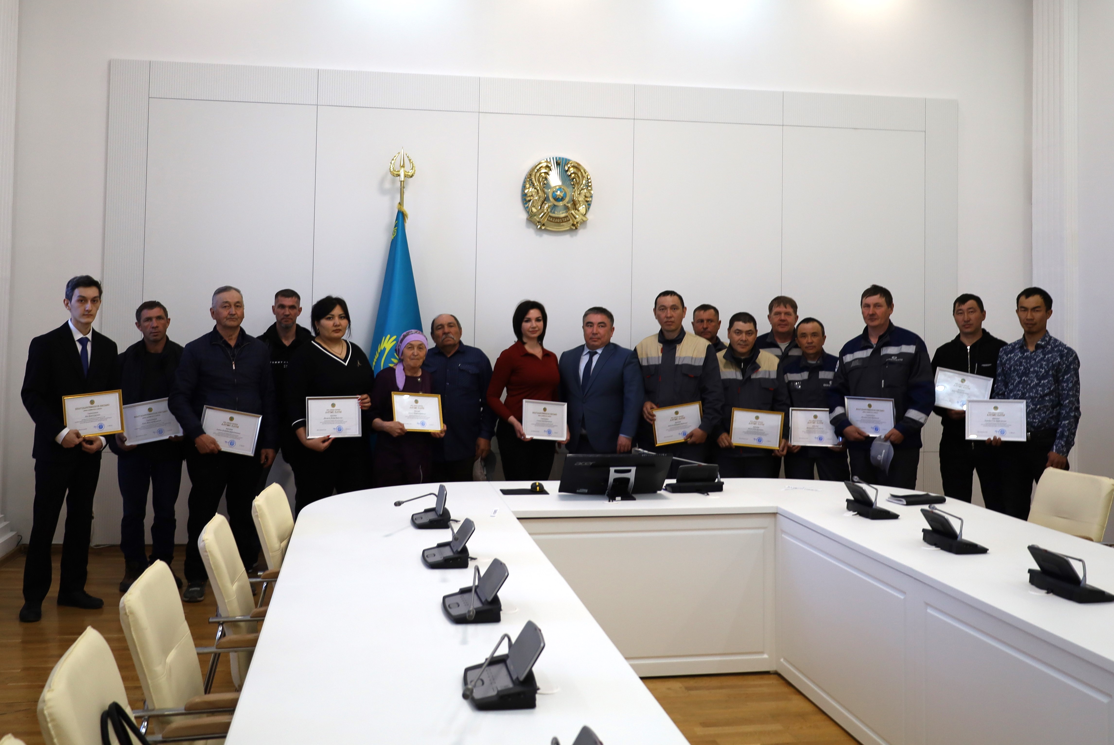 АУДАН ӘКІМДІГІНДЕ ТҰРҒЫН ҮЙ-КОММУНАЛДЫҚ ШАРУАШЫЛЫҒЫ САЛАСЫНЫҢ ҚЫЗМЕТКЕРЛЕРІ МАРАПАТТАЛДЫ