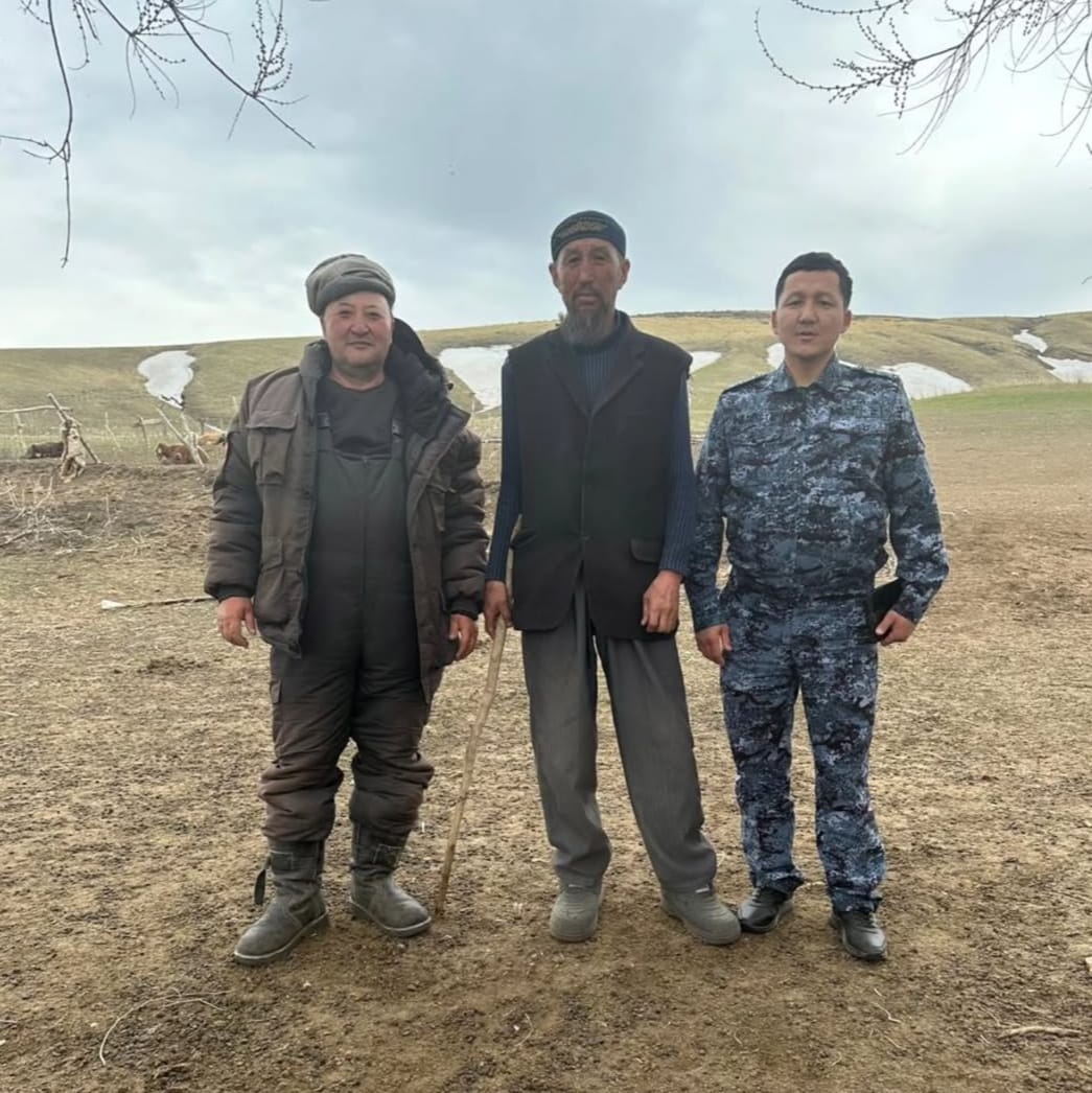 2025 жылдың 07 сәуір күні Ескелді АПБ ЖПҚБ учаскелік инспекторы полиция капитаны Д.Абылхан Ақын Сара ауылдық округіне қарасты мал шаруашылығымен айналысатын адгондарда, фазендаларда есірткі зертханаларының бар жоқтығына шаруа қожалықтарында тексеру, анықтау жұмыстары жүргізіліп, құқық бұзушылықтар мен қылмыстың алдын алу бойынша түсіндіру жұмыстары жүргізілді.