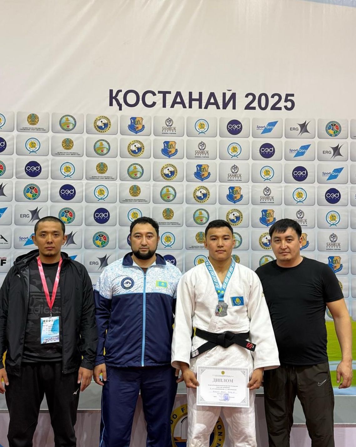 Қостанай қаласында өткен дзюдодан VI Жастар спорт ойындарында Кенжалиев Темірлан 73 келі салмақ дәрежесінде керемет өнер көрсетіп, күміс жүлдеге ие болды.