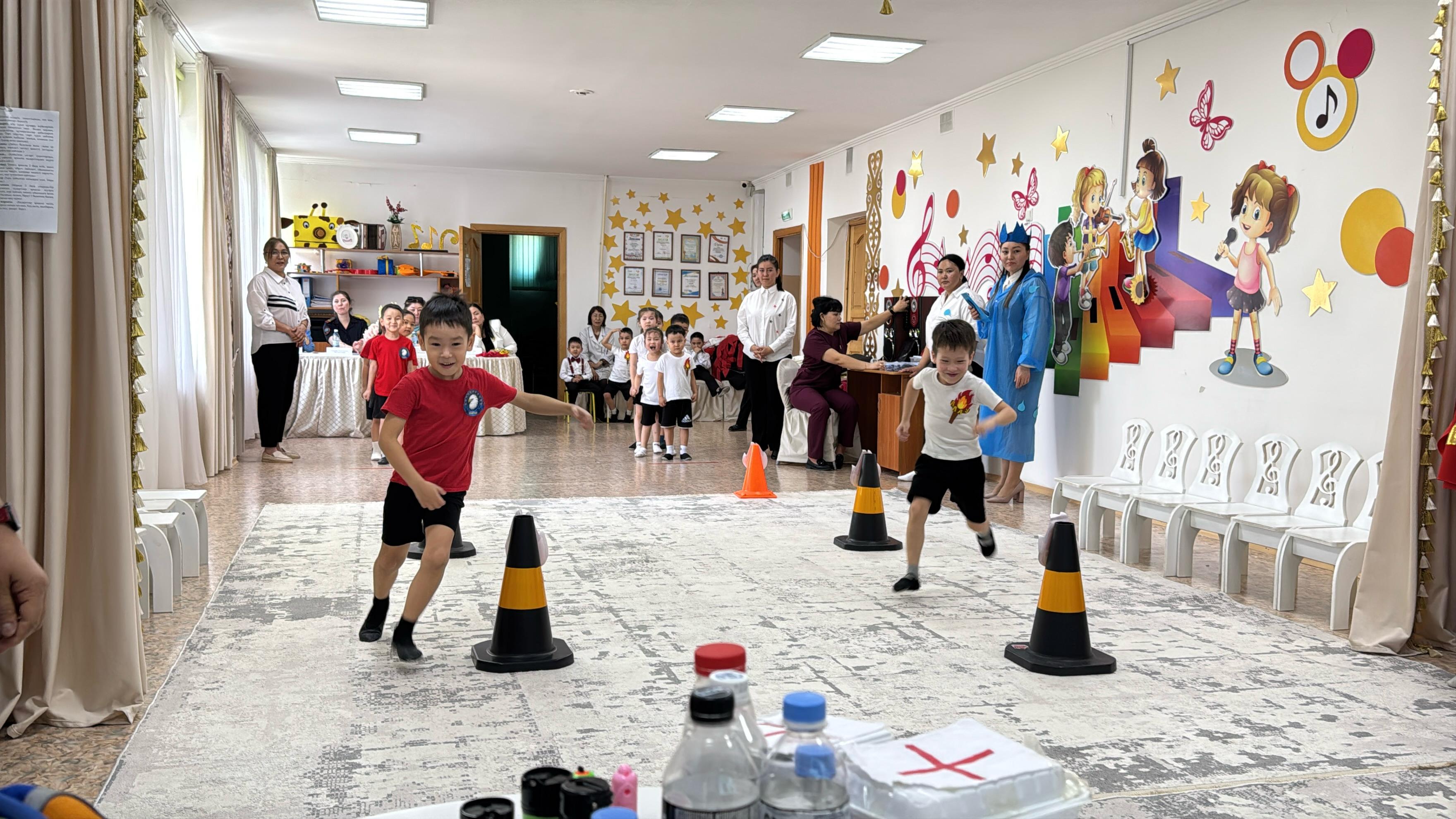 Құтқарушылар балаларға оттың қауіптілігі туралы айтып берді