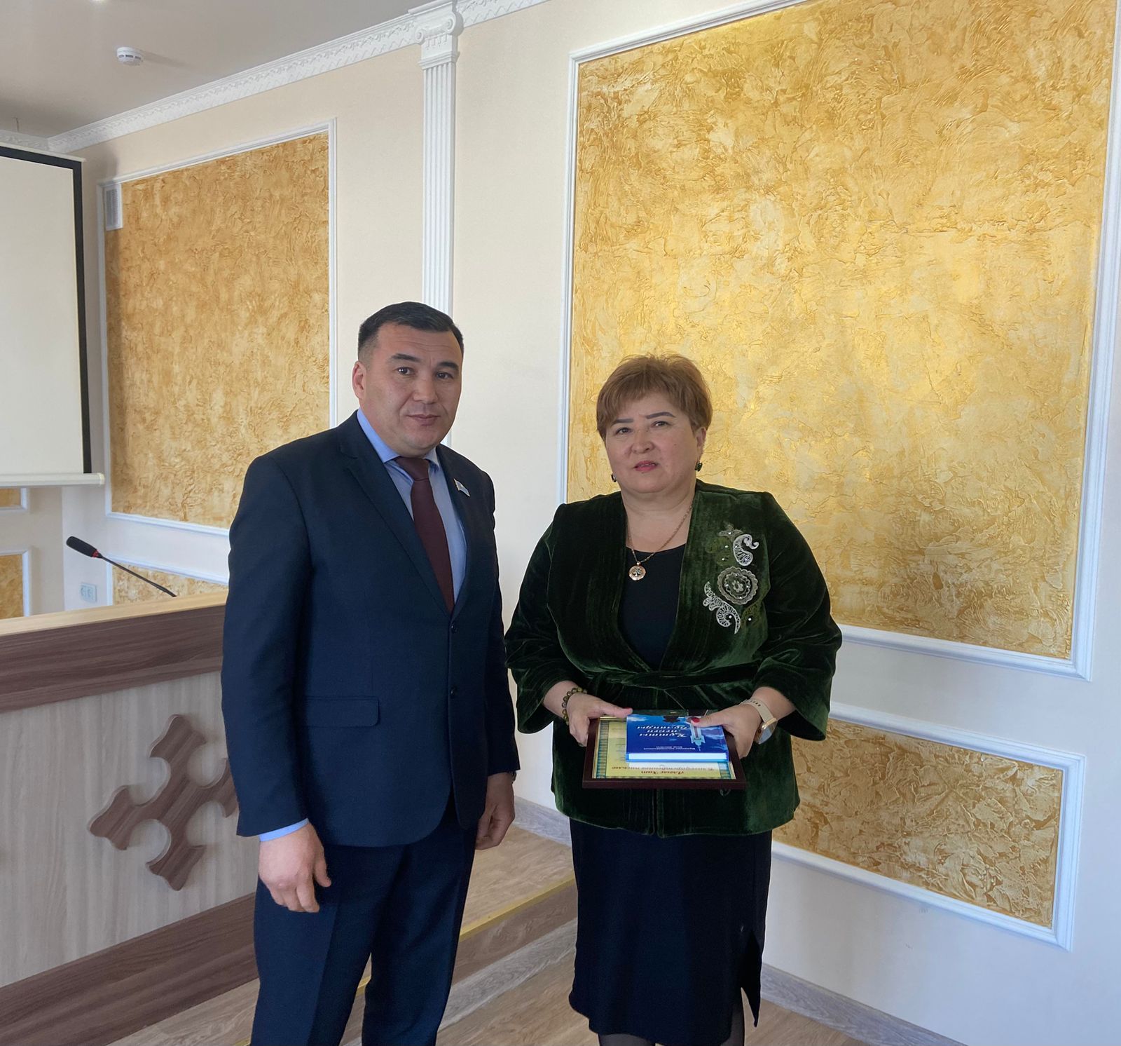 Бүгін Қоғамдық кеңестің отырысында салтанатты бөлім өтті, онда 2022-2025 жылдар кезеңінде атқарған жұмыстары үшін бұрынғы Қоғамдық кеңес құрамына алғыстарын білдірді.