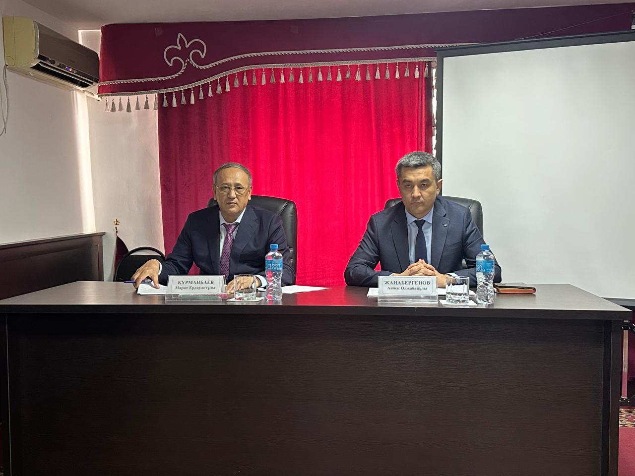 Жұмыс тобы отырысында бірқатар мәселелер қаралды.