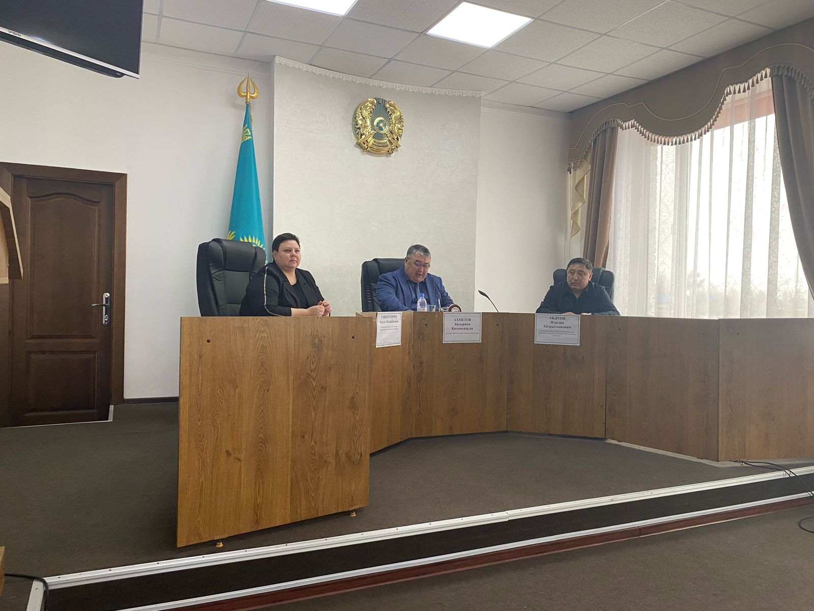 Ағымдағы жылдың 11 сәуірінде аудан әкімдігінің мәжіліс залында ауыл шаруашылығы тауарын өндірушілердің қатысуымен Жер заңнамасының нормаларын қолдану, жерді ұтымды пайдалану және топырақтың тозуына жол бермеу бойынша құқықтық түсіндіру жұмыстары бойынша Аграрлық кеңес өткізілді.