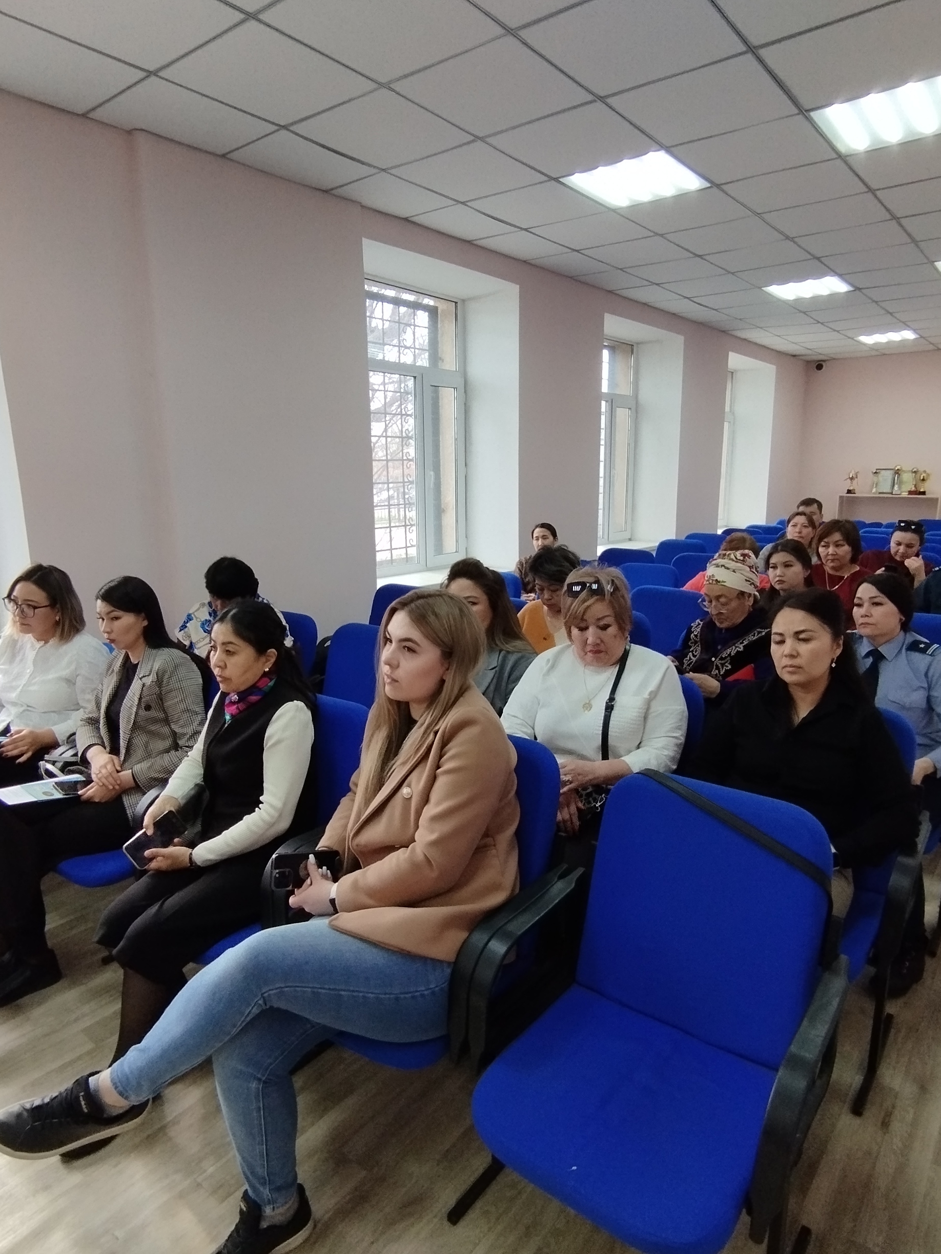 Қарағанды облысы бойынша адам құқықтары жөніндегі уәкіл Азамат Негматоллаұлы Тлешев Қарағанды облысы Ботақара кенті Бұқар Жырау ауданының полиция басқармасында дөңгелек үстел ұйымдастыруға және өткізуге қатысты. "Гендерлік зорлық-зомбылыққа қарсы белсенді іс-қимылдың 16 күні" республикалық акциясы, отбасындағы зорлық-зомбылыққа қарсы күрес және "заң атынан Диалог: құқықтық сауаттылық және қоғамның қауіпсіздігі"диалог алаңын құру шеңберінде