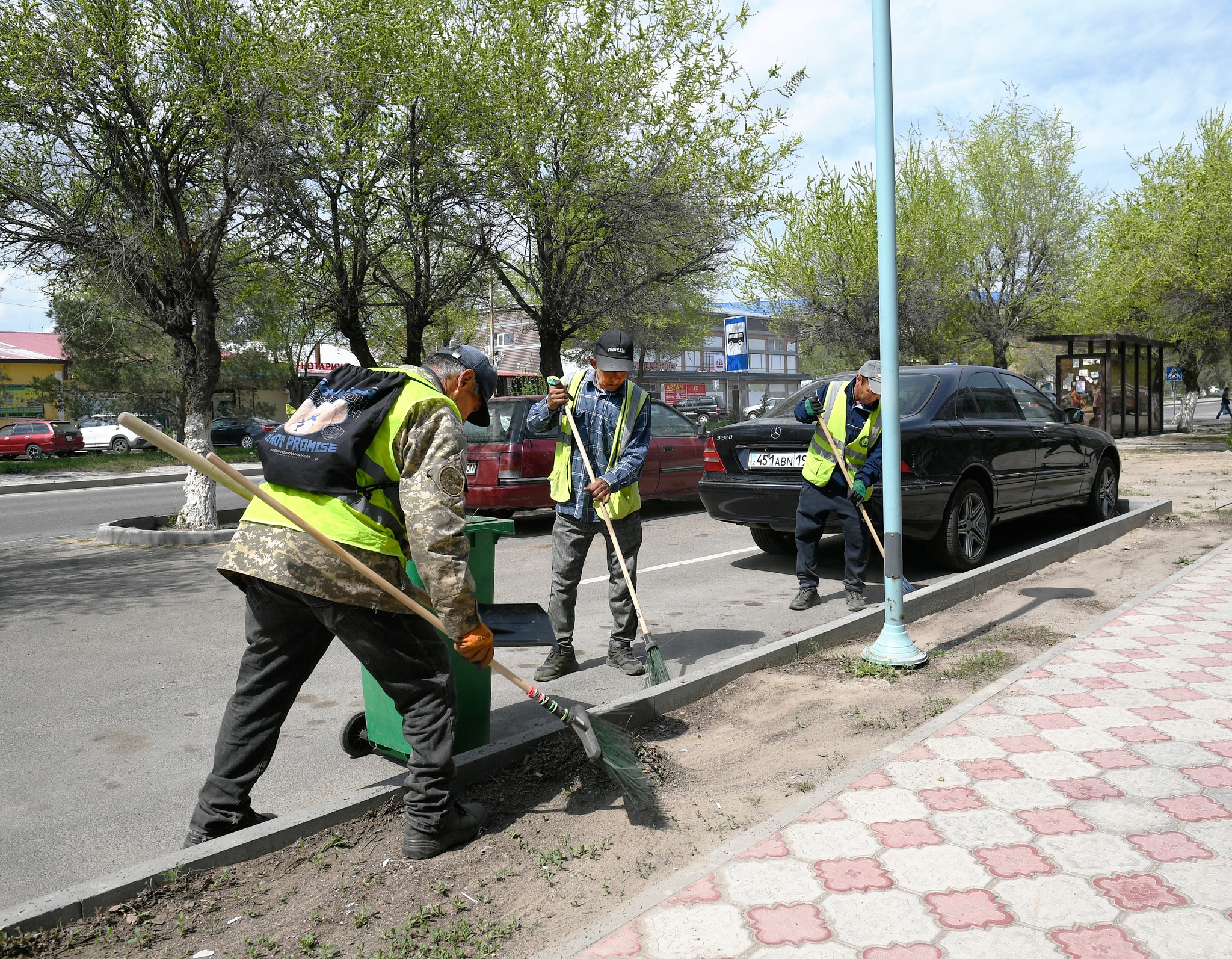 Қонаев қаласында көктем көріктендіру және көгалдандыру жұмыстарымен басталды