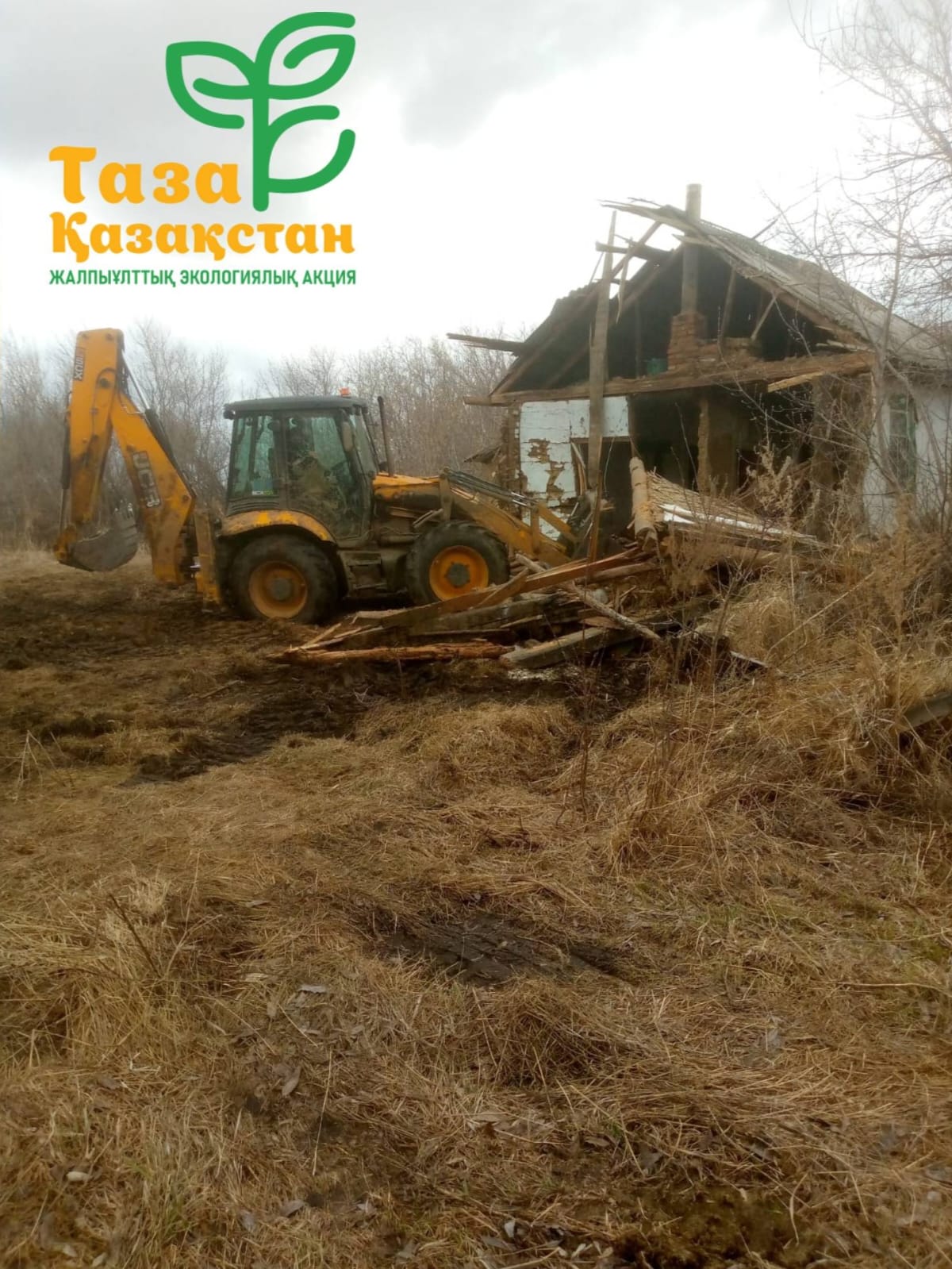 Новонежин  ауылында ескі, апатты үйлерді бұзу жұмыстары басталды.