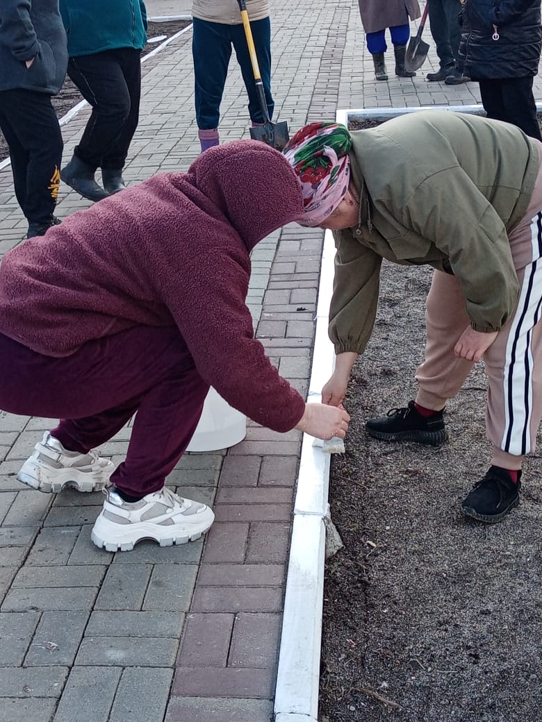 Мектеп аумағын тазалау