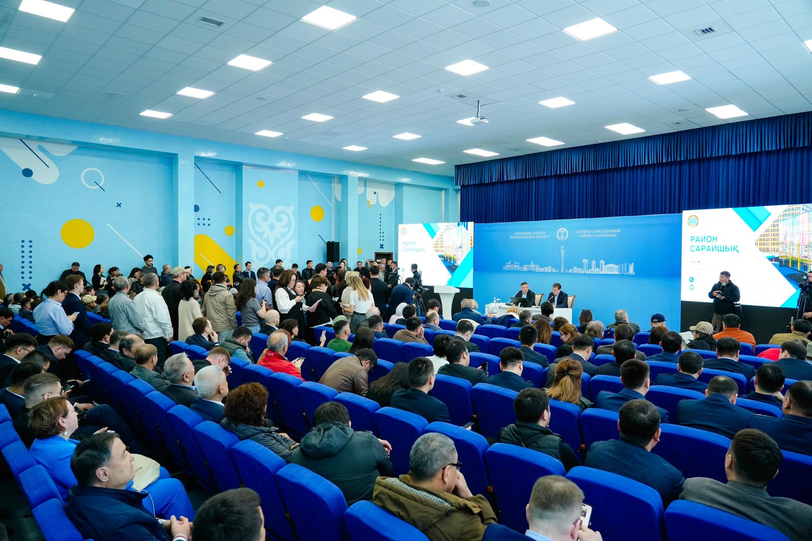 Астана әкімі Сарайшық ауданының тұрғындарымен кездесті