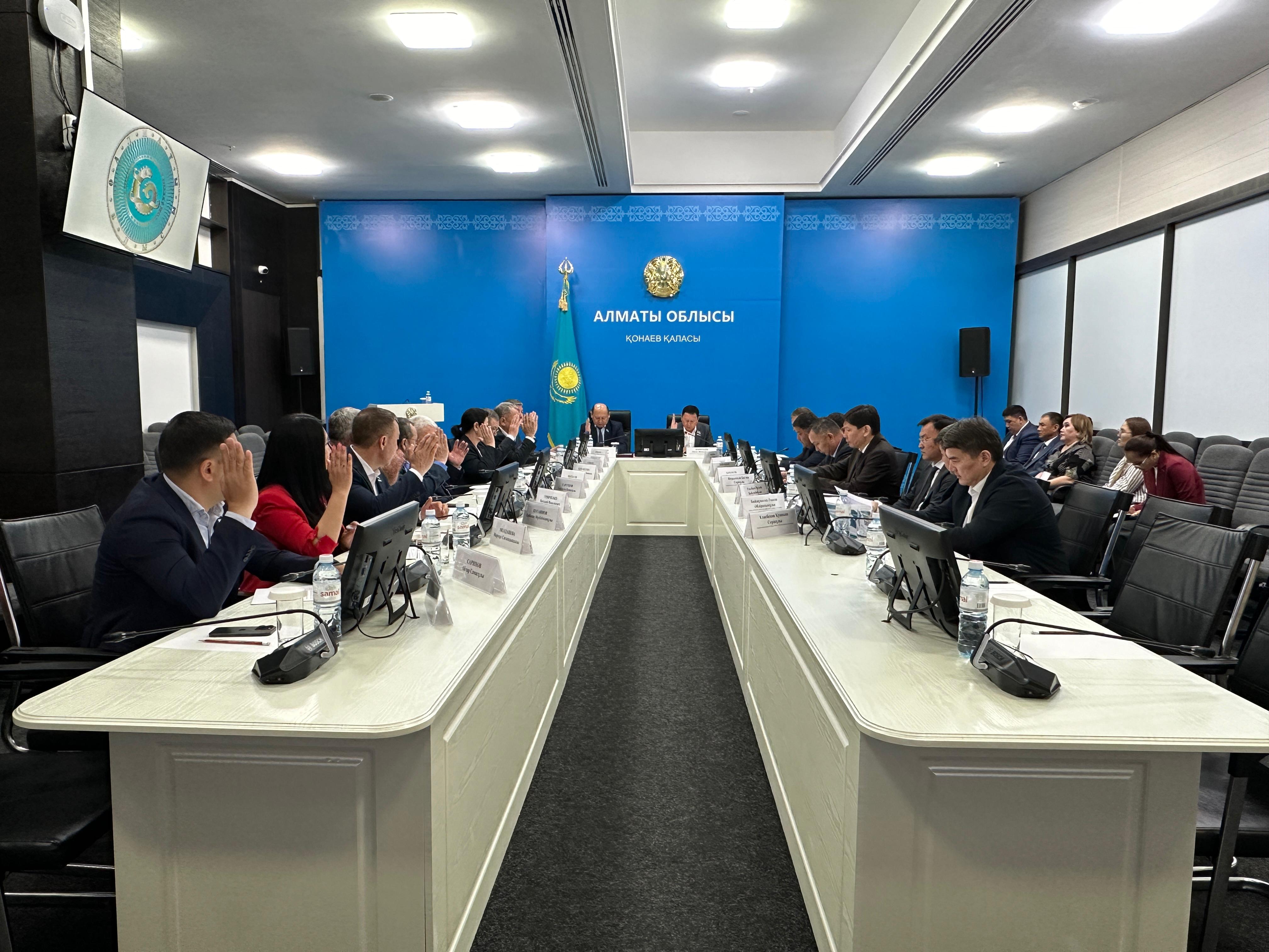 Алматы облыстық мәслихатының тұрақты комиссия отырысында маңызды мәселелер талқыланды
