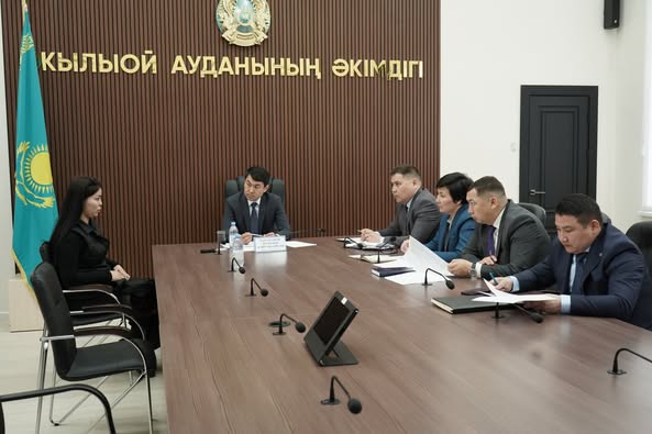 Аудан әкімі азаматтарды жеке сұрақтарымен қабылдады