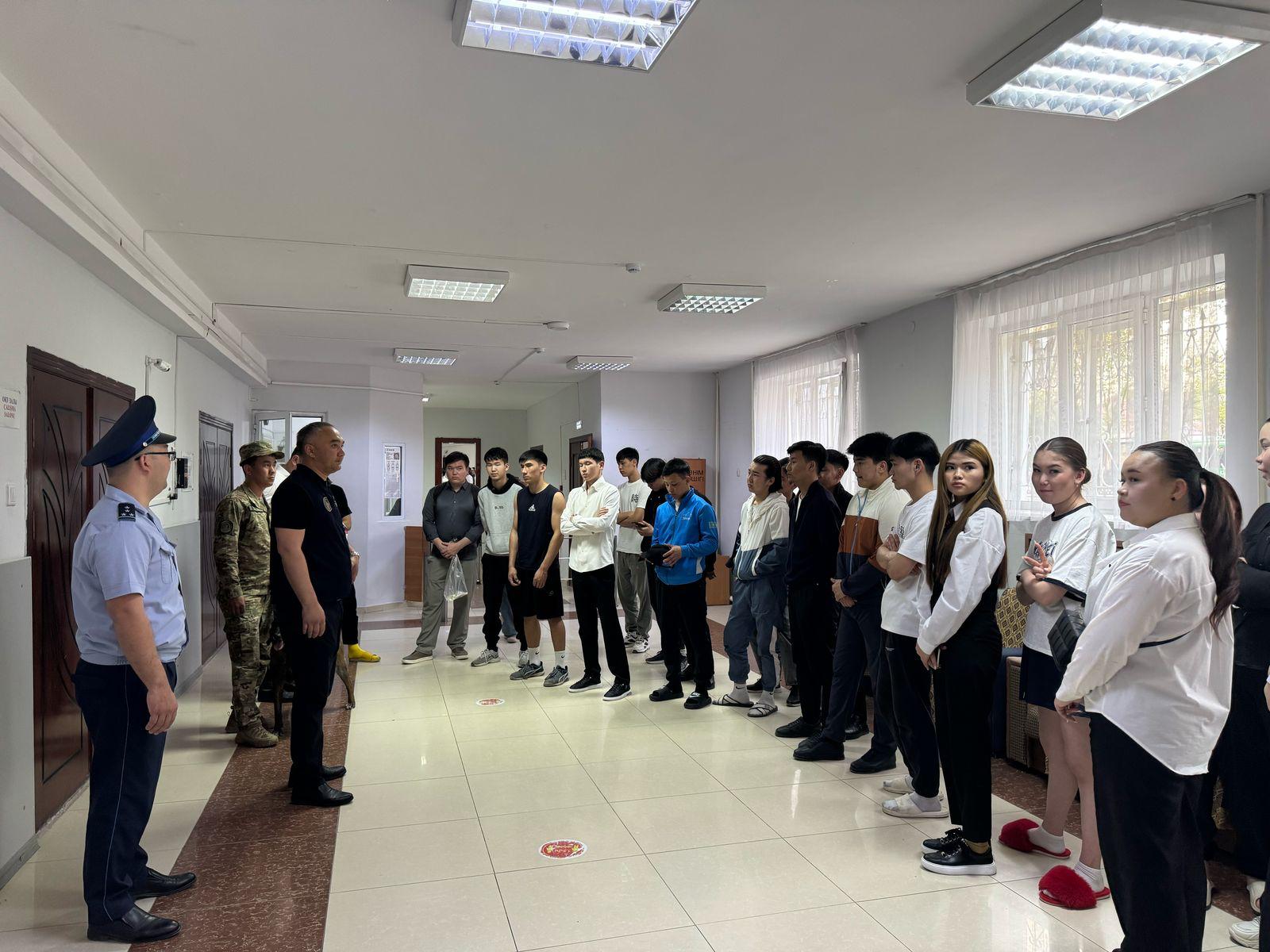 Полиция есірткіге қарсы: студенттік жатақханалардағы профилактикалық іс-шара